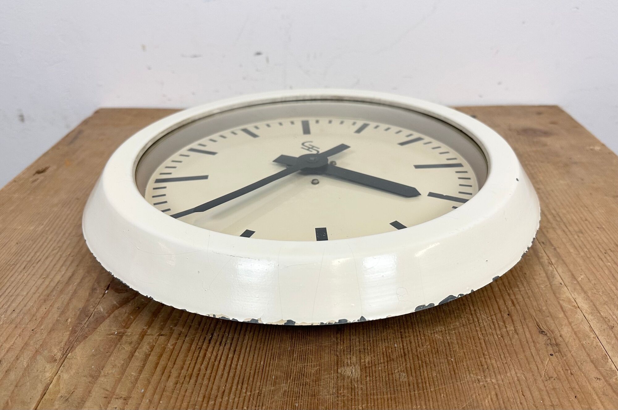 Beige industrial factory wall clock from Siemens, 1950s