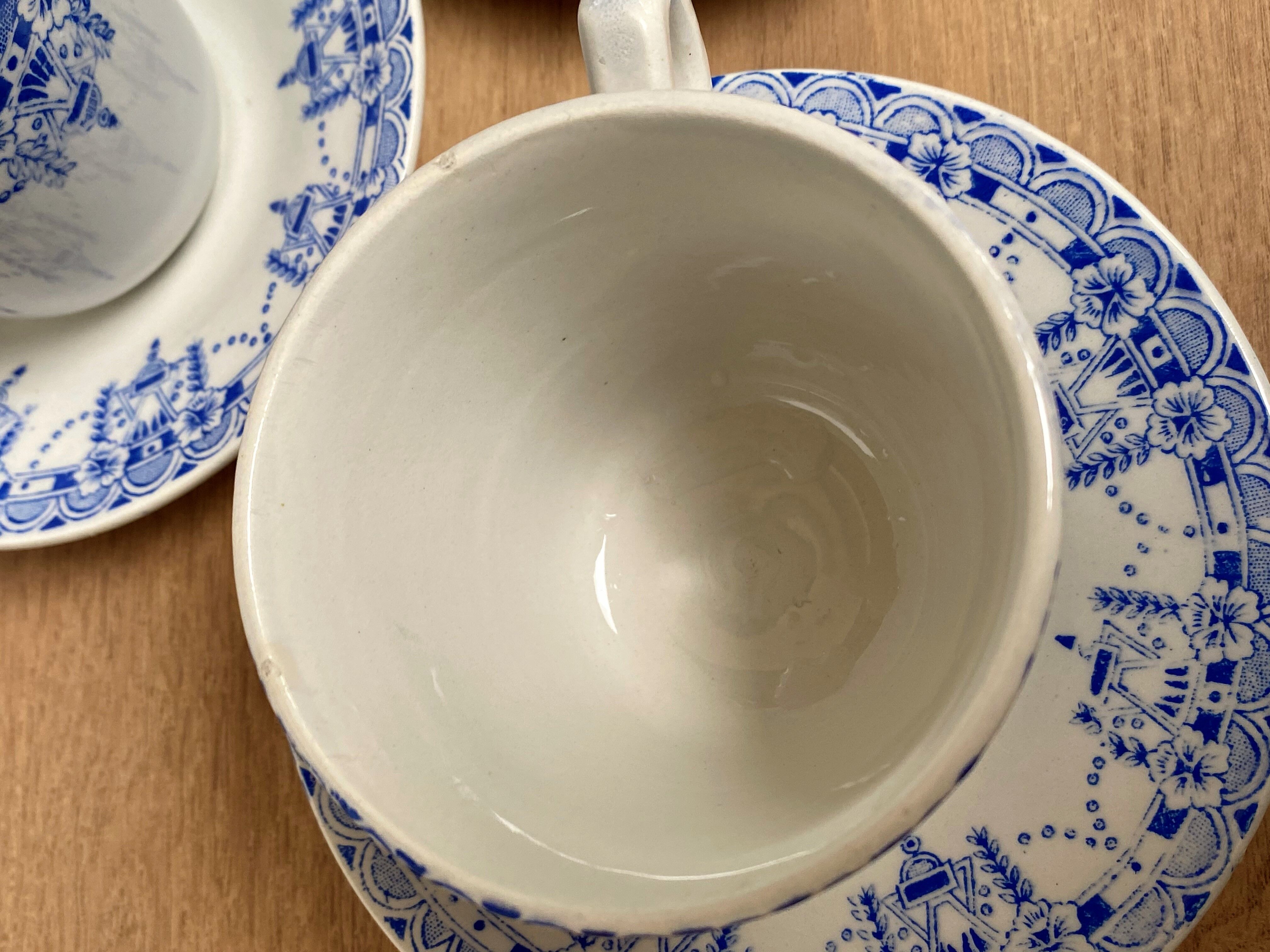 Set of 3 tea cups and their earthenware cups