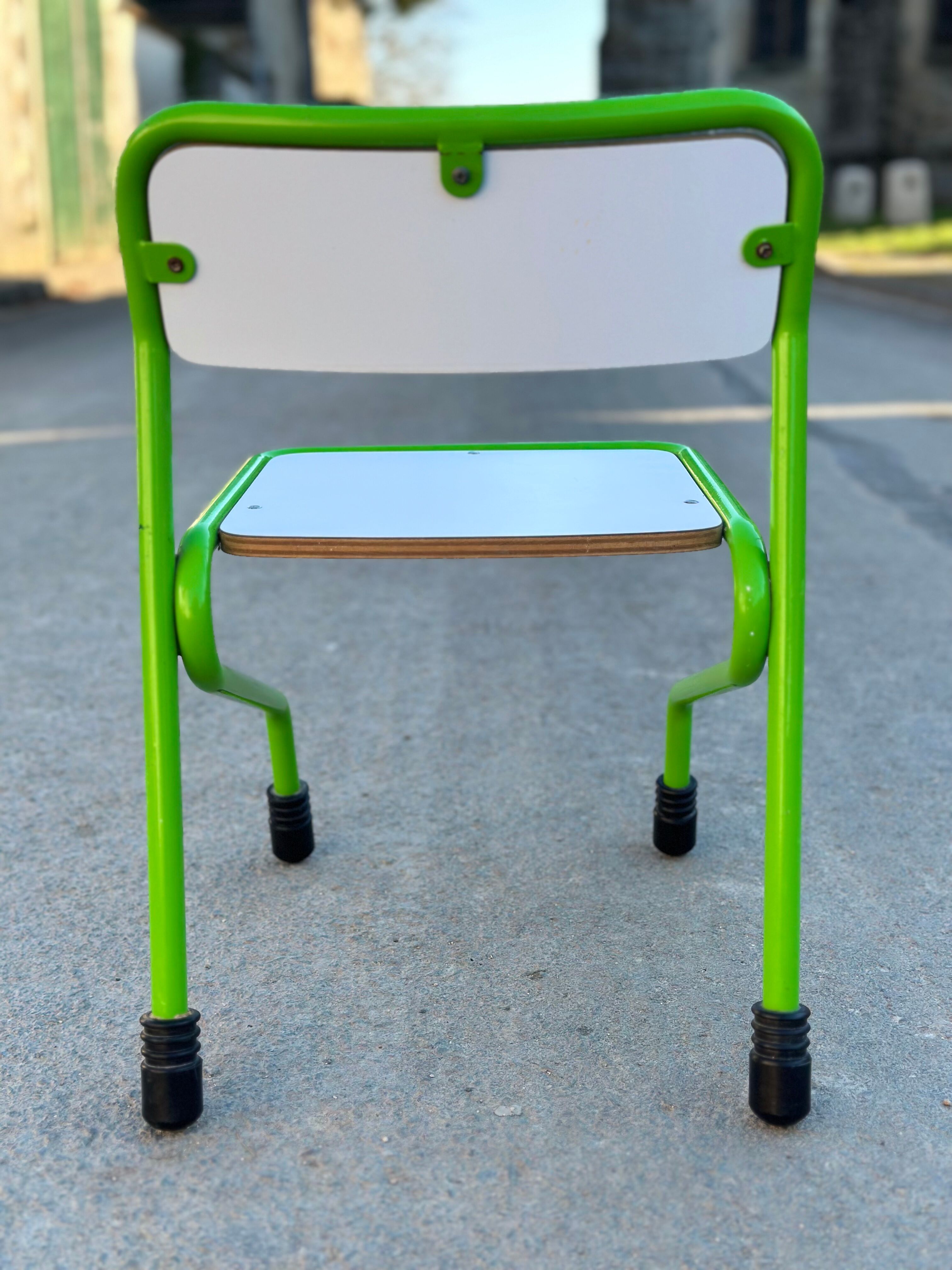 Green tubular children's chair 60 years;
