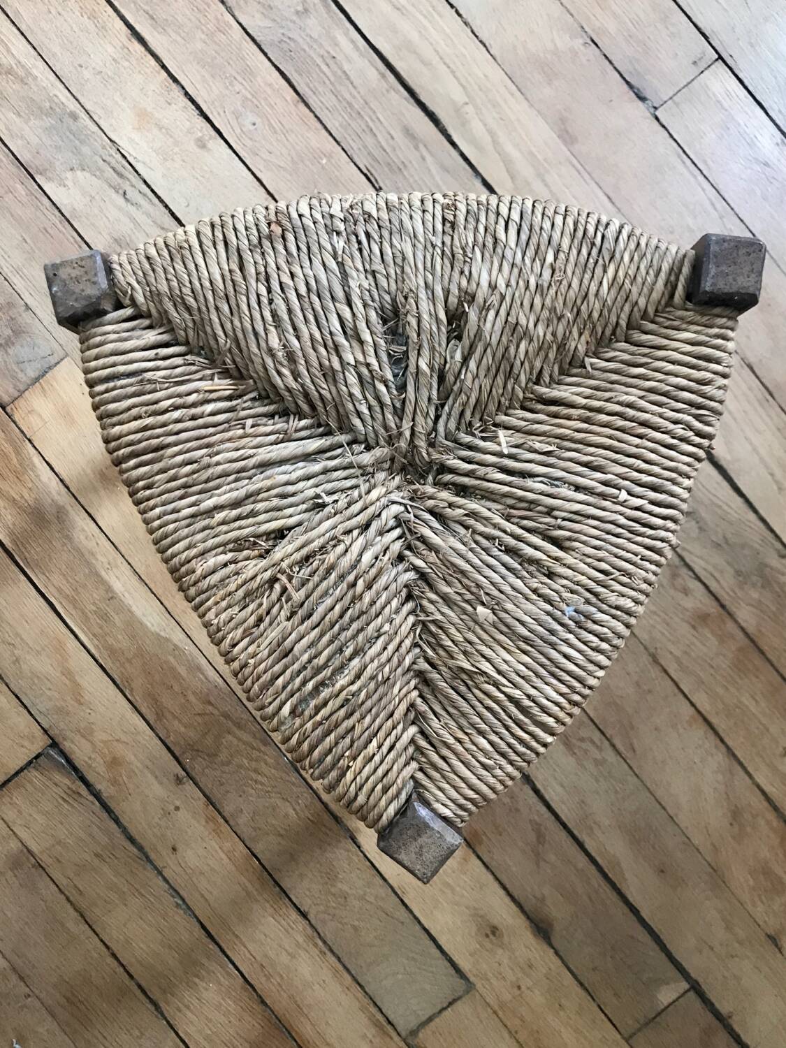 Old Provençal-style mulched tripod stool