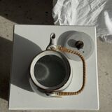 Petite théière asiatique en grès anse en rotin H11 D10