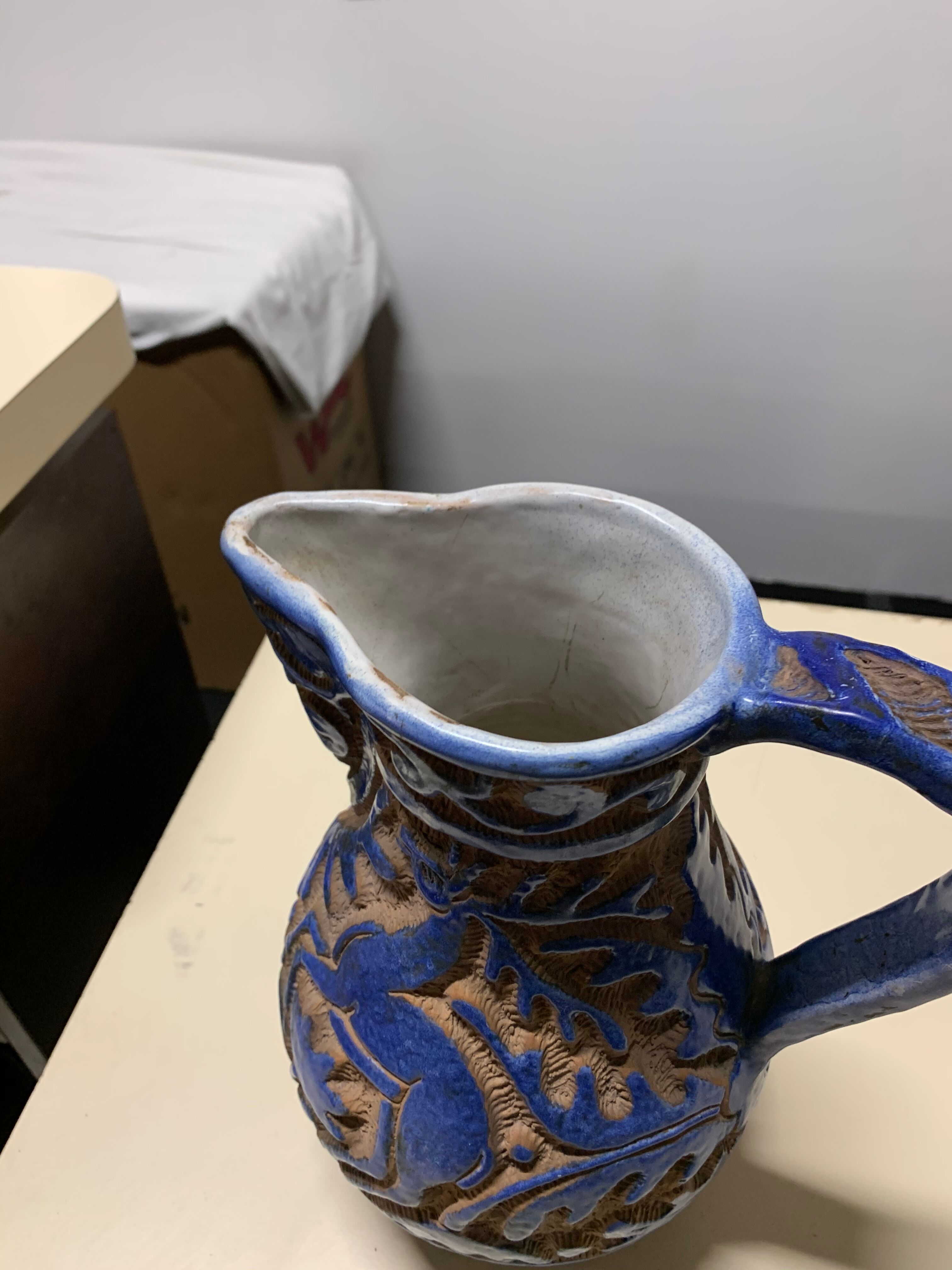 Pitcher in cermal