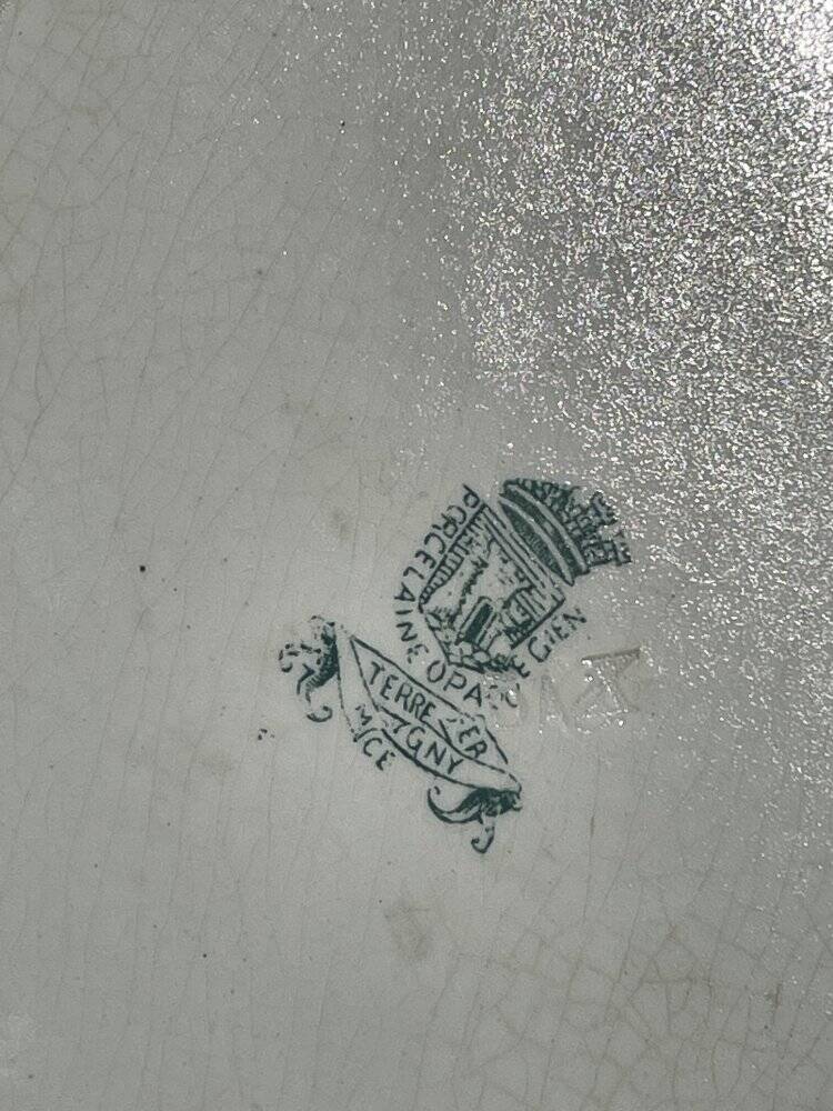 Plat ovale Gien en terre de fer verte modèle Montigny