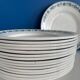 Lot de 8 assiettes plates vintage - Faïence St Amand, motif floral bleu et