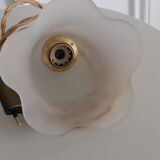 Suspension, glass lamp forming a tulip