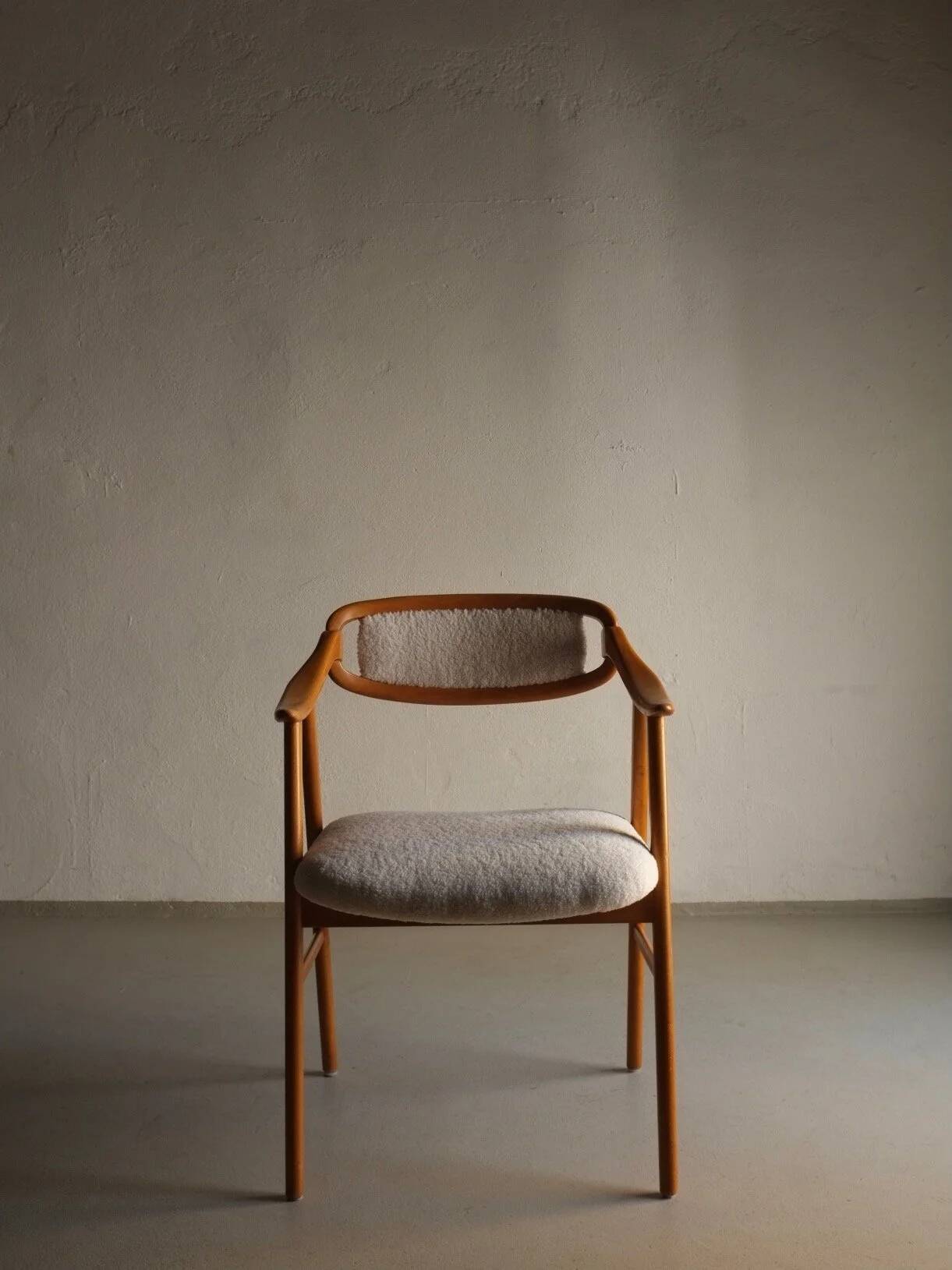Fauteuil scandinave en fausse fourrure de mouton retournée | Années 1960