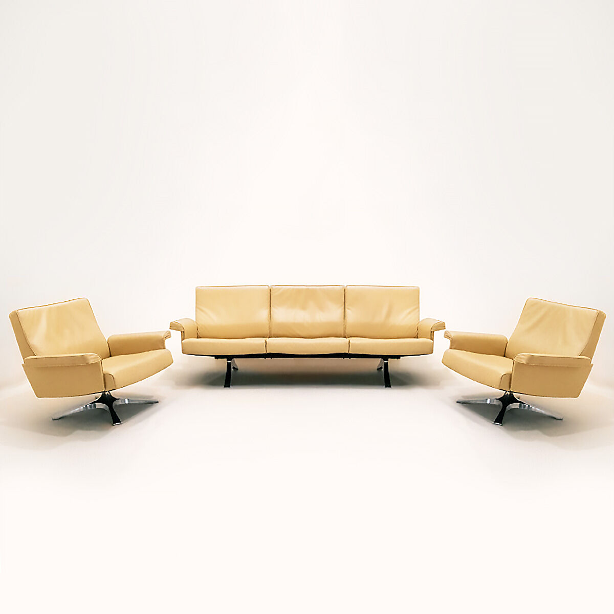 De Sede DS35 vintage leather 3 seater sofa with two matching armchairs