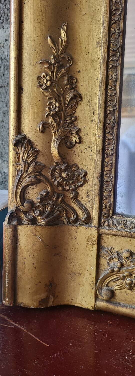 Antique Louis Philippe style gilded mirror decorated with floral motifs