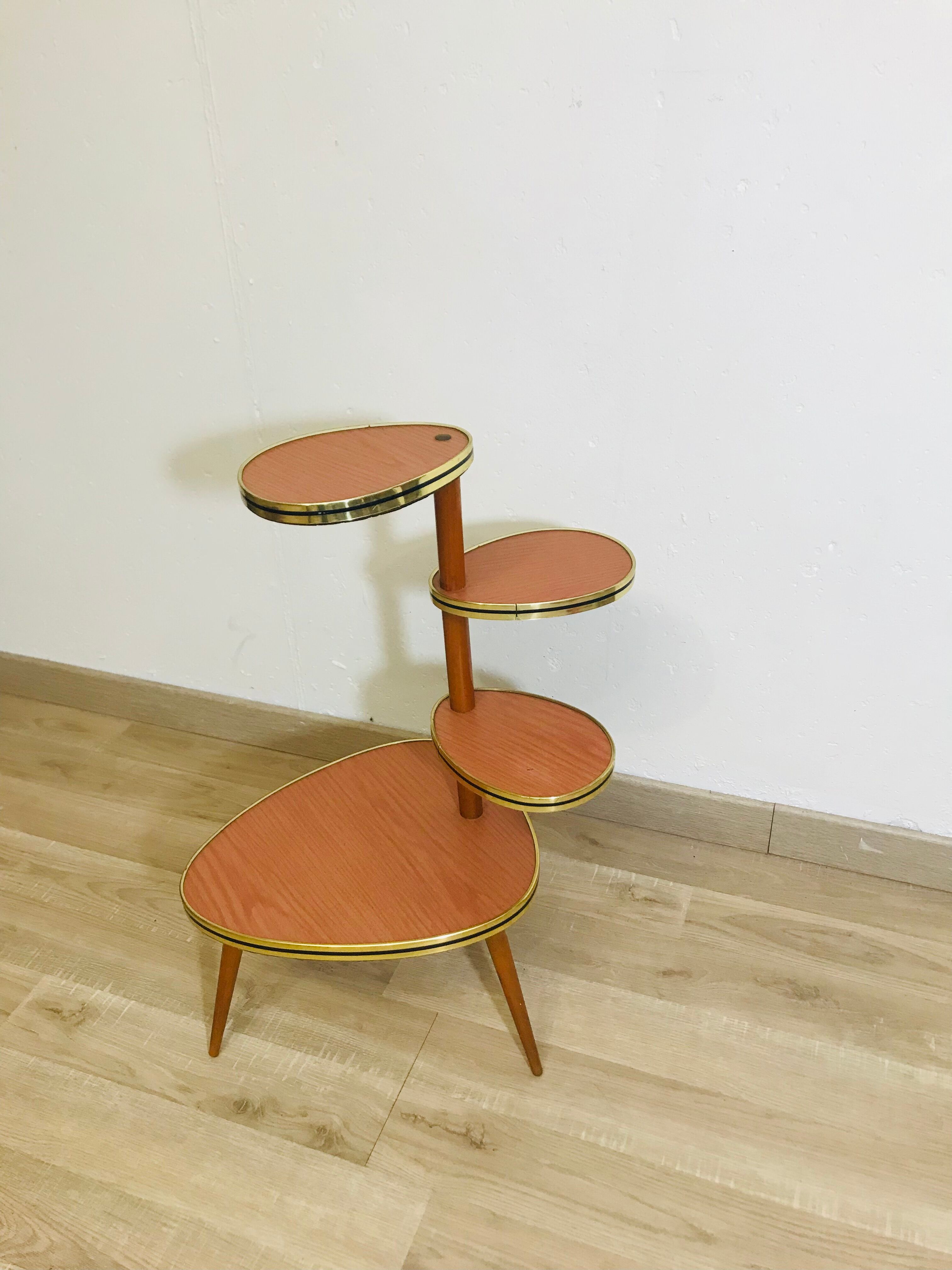 Porte-plante en formica