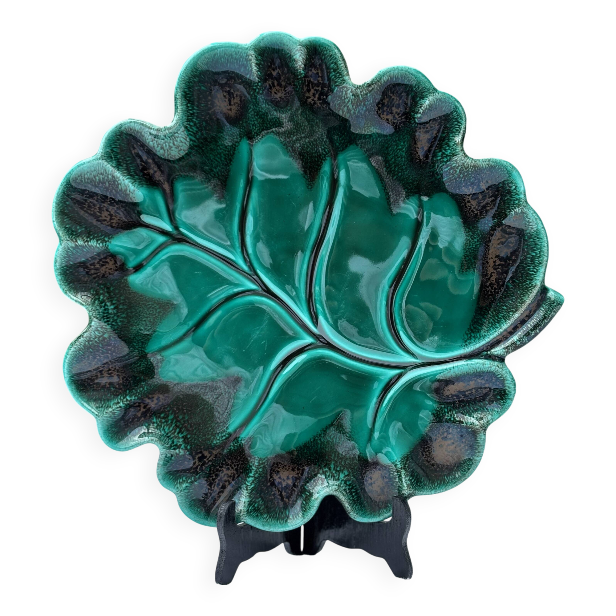 Vintage slip serving dish - Green leaf with black veneered edge