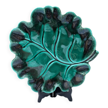 Vintage slip serving dish - Green leaf with black veneered edge