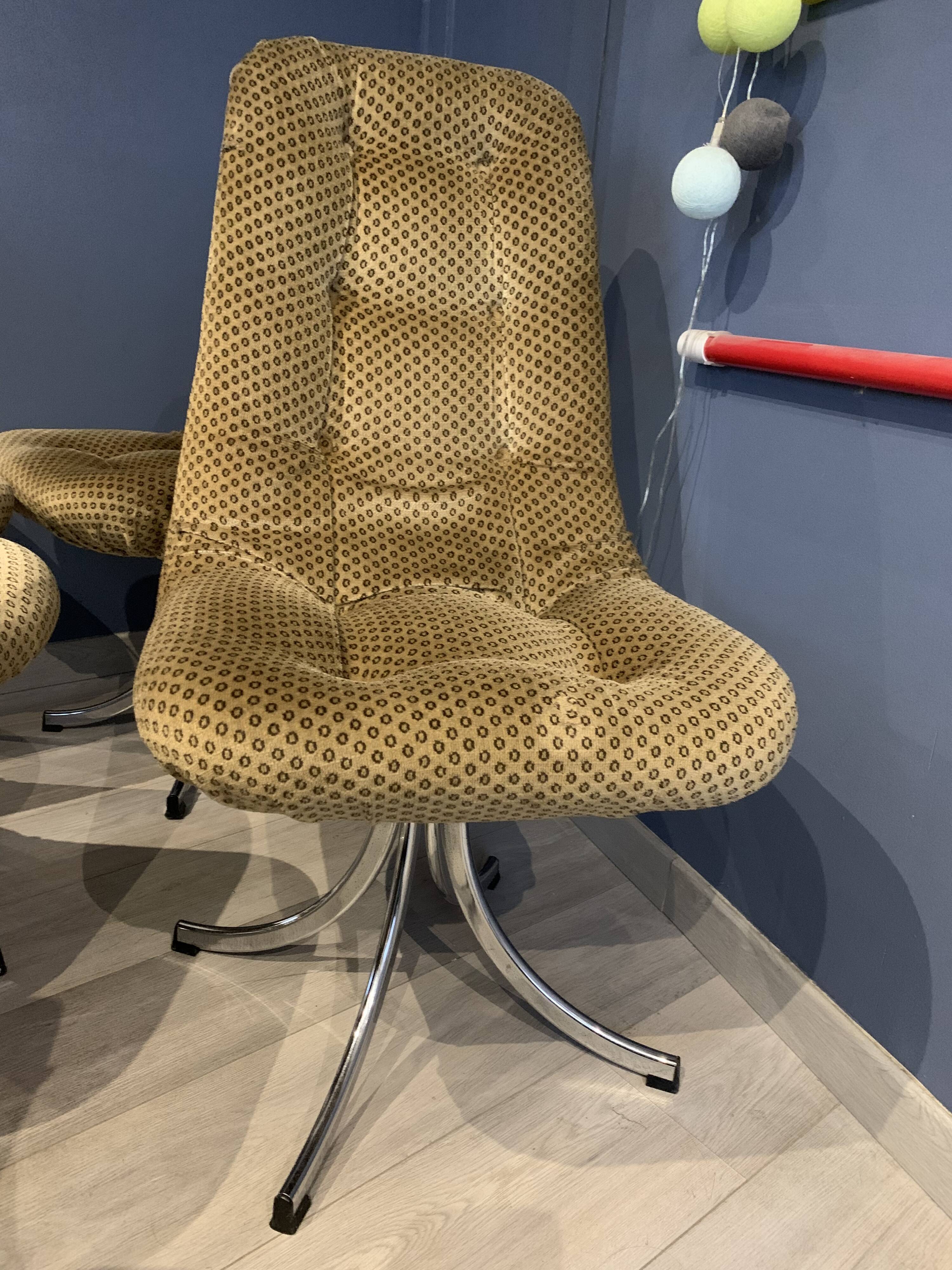 Lot 4 chaises années 70