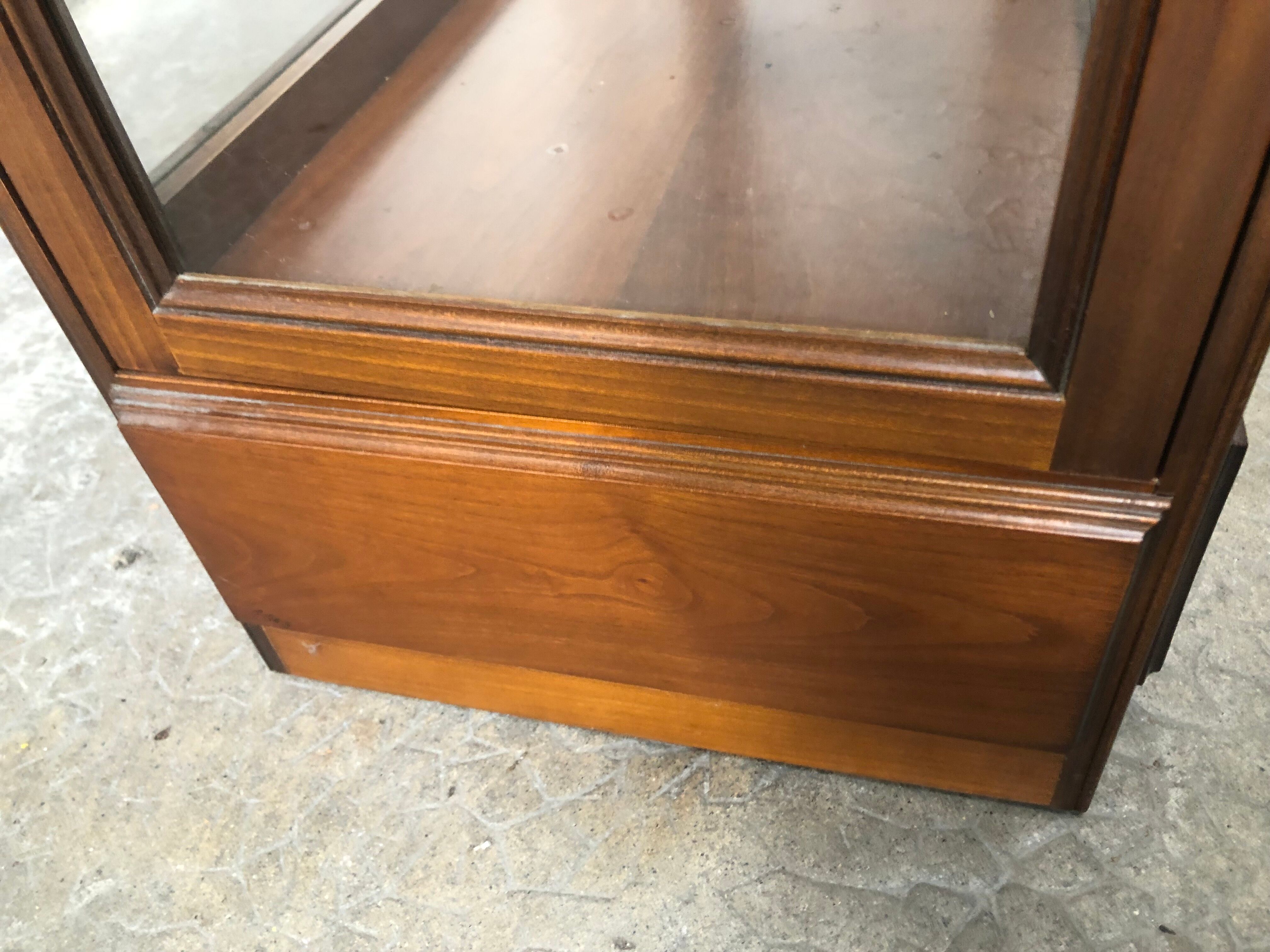 Clear mahogany showcase 40/50 years