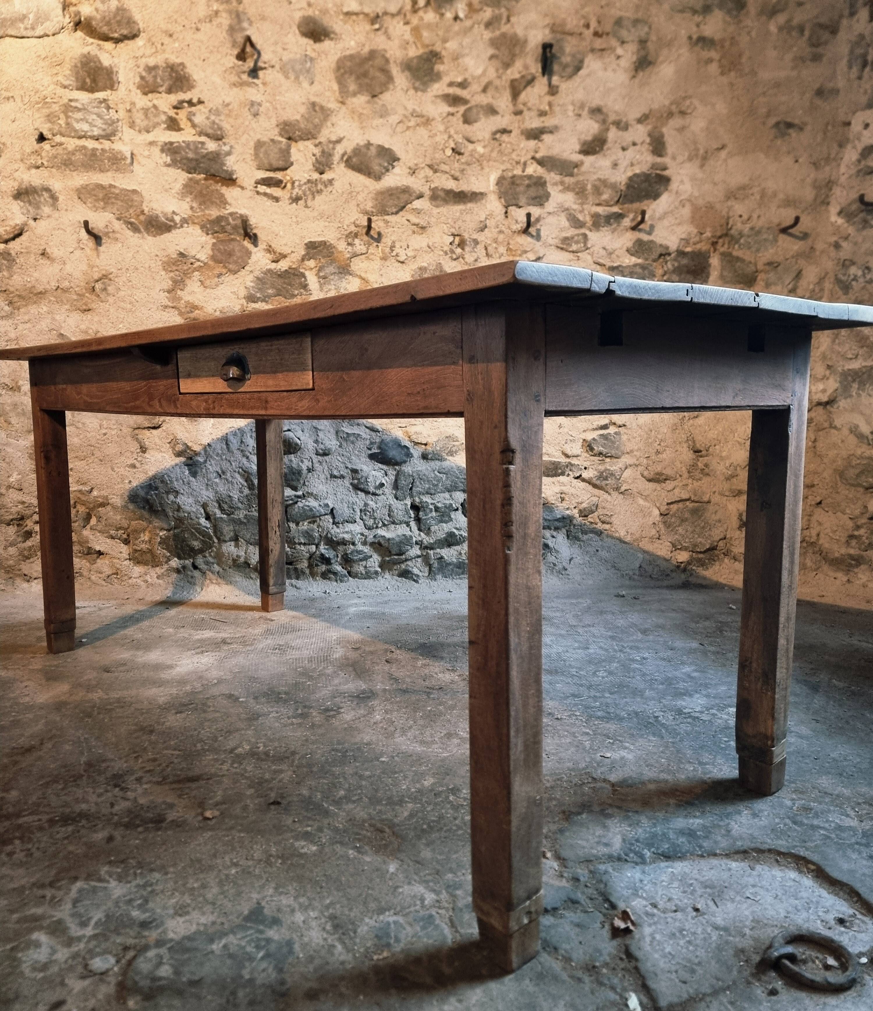 Table de ferme française ancienne en chêne avec deux tiroirs — XIXe siècle