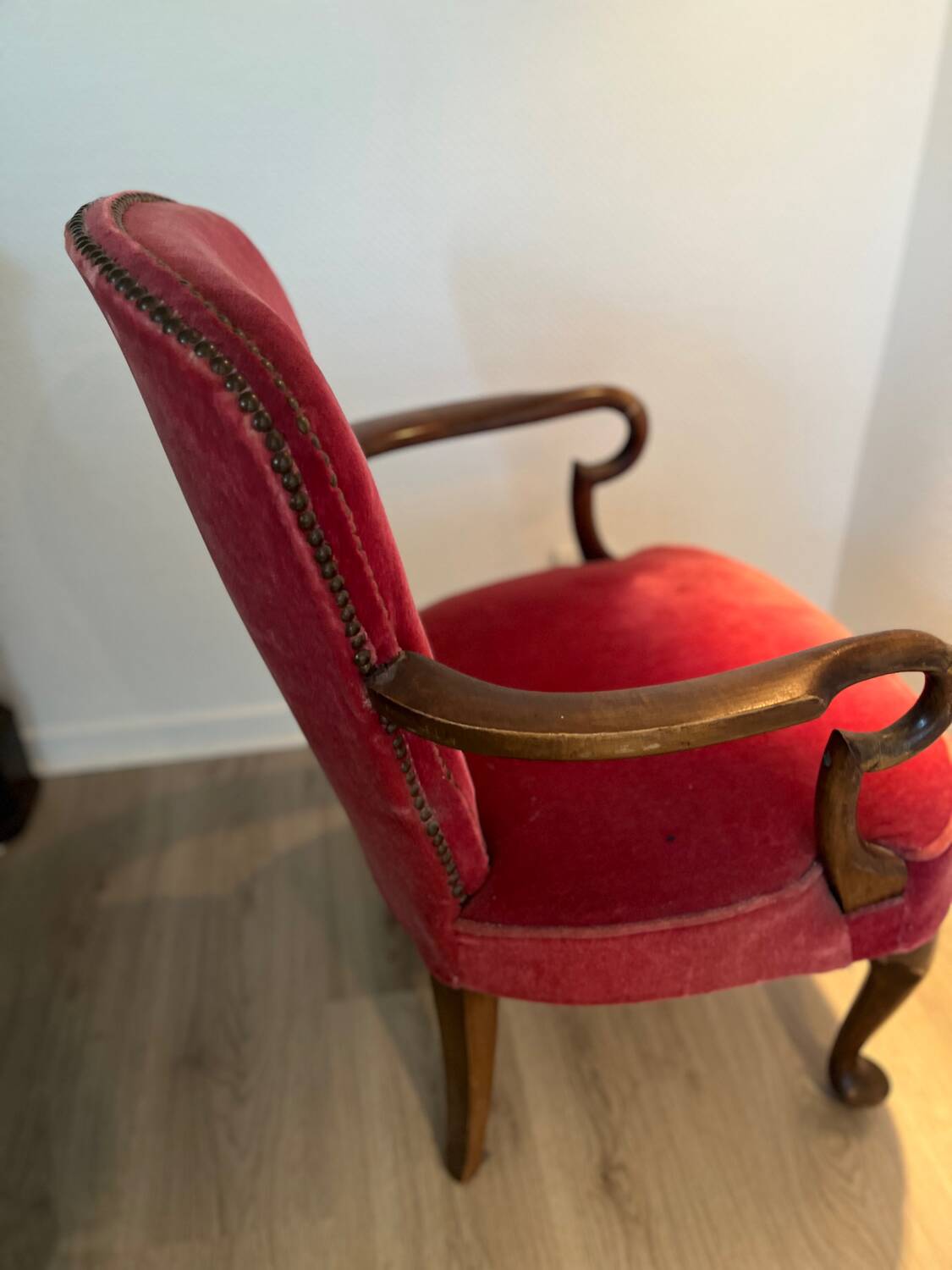 Antique armchair in burgundy velvet