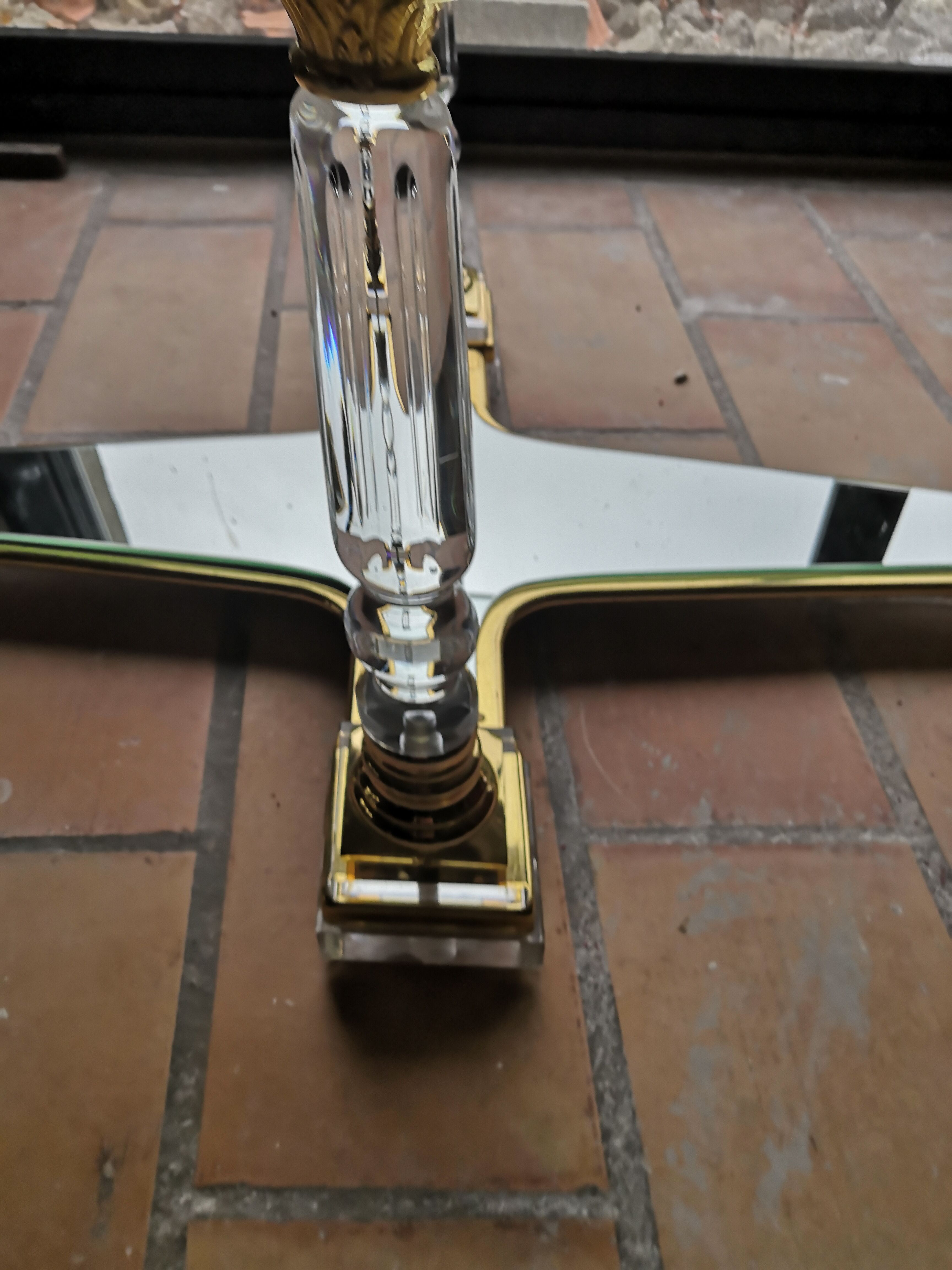 Glass and plexiglas coffee table altuglas