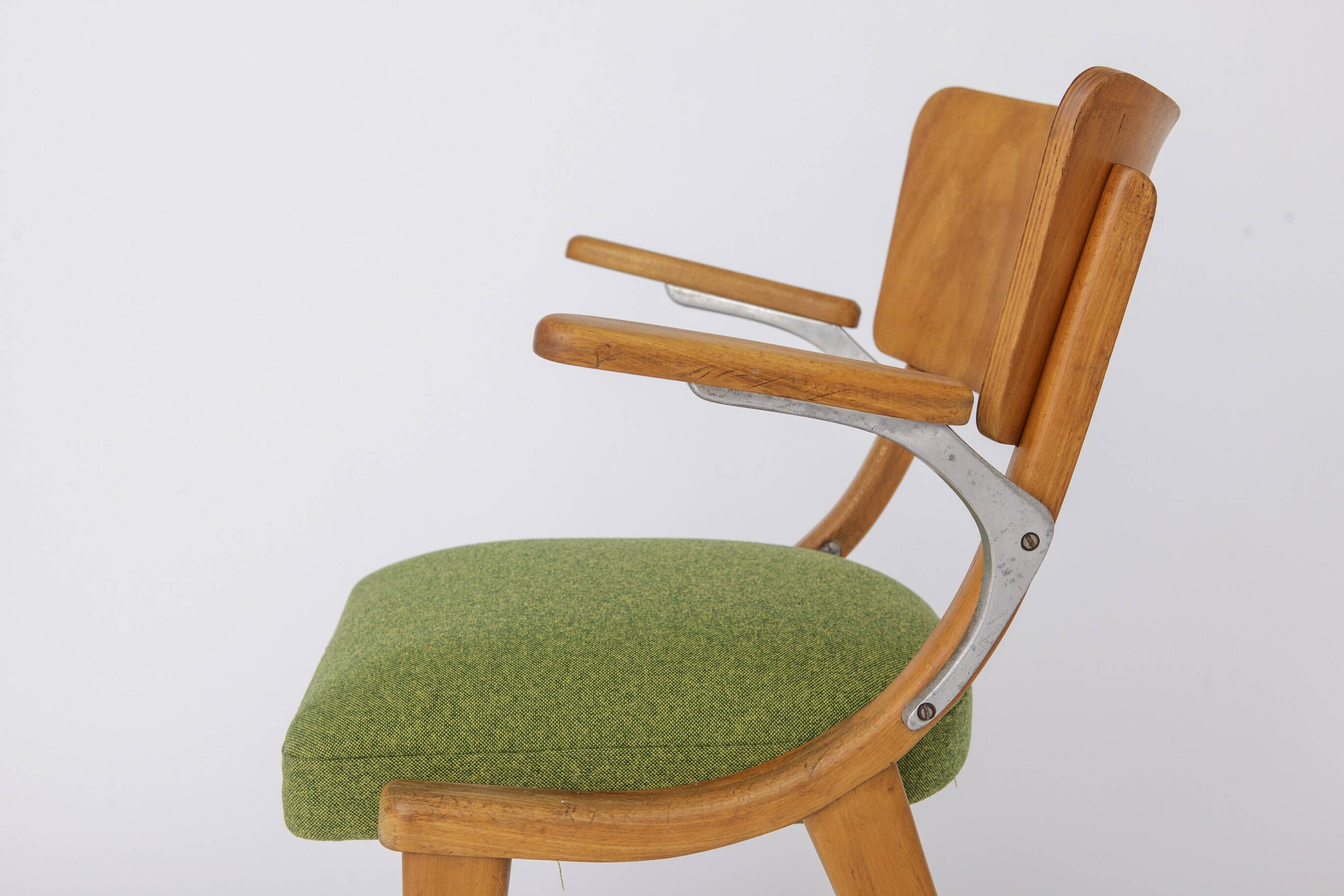 Fauteuil vintage années 1950 Allemagne, chaise en bois de hêtre, restaurée et rembourrée.