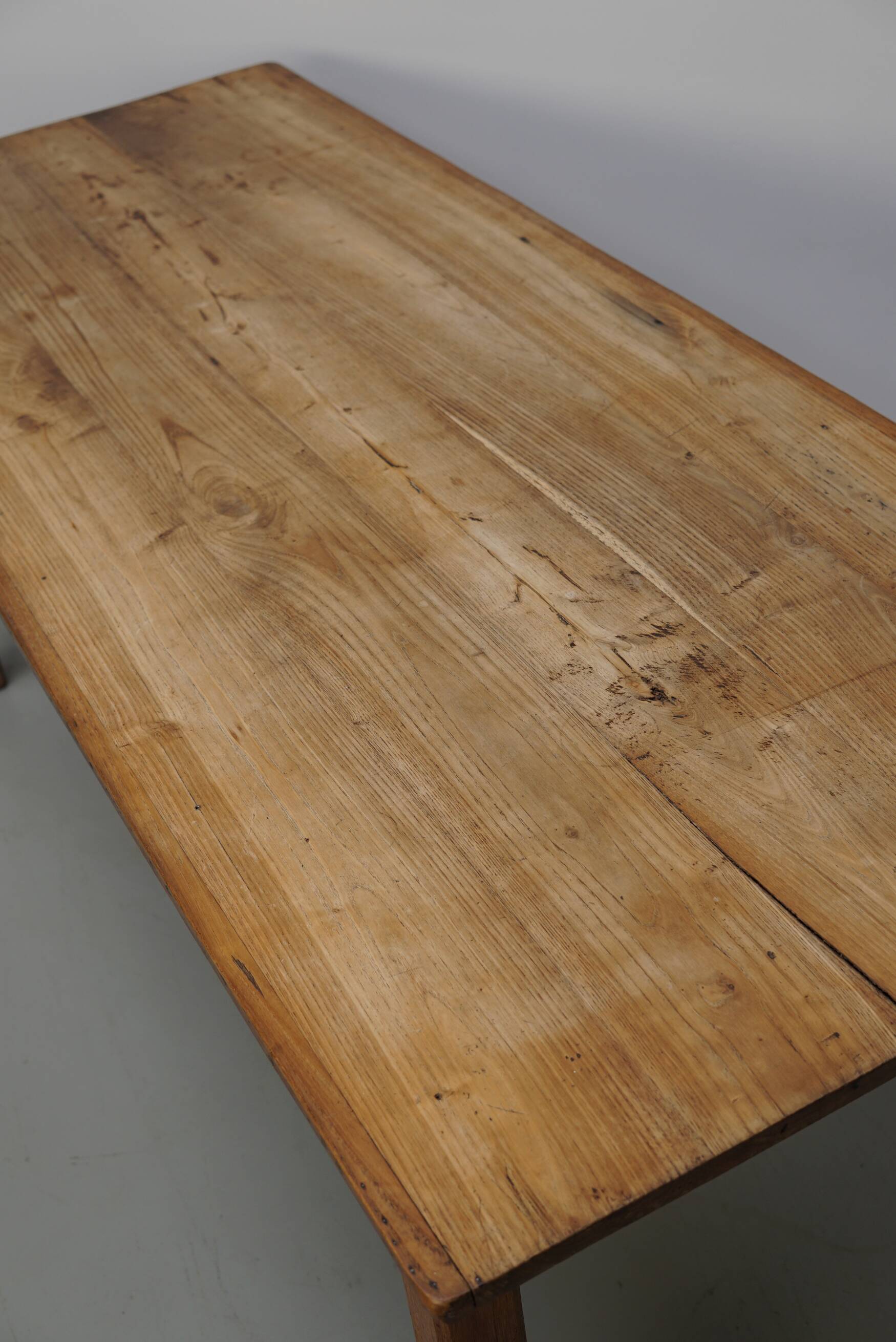 Table à manger rustique en chêne antique du début du 20e siècle.