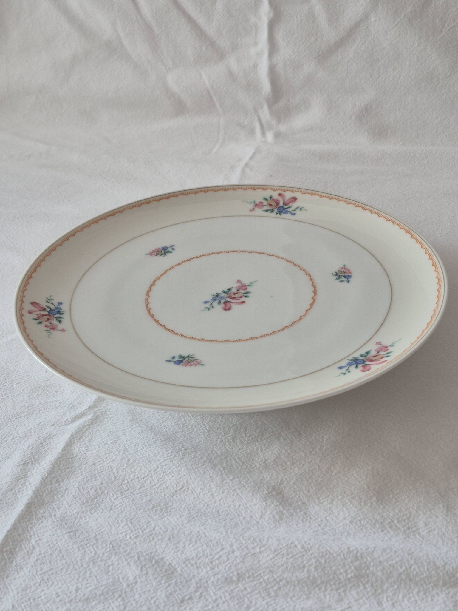 Dish on pedestal, Limoges porcelain, Albert Vignaud manufacture A565