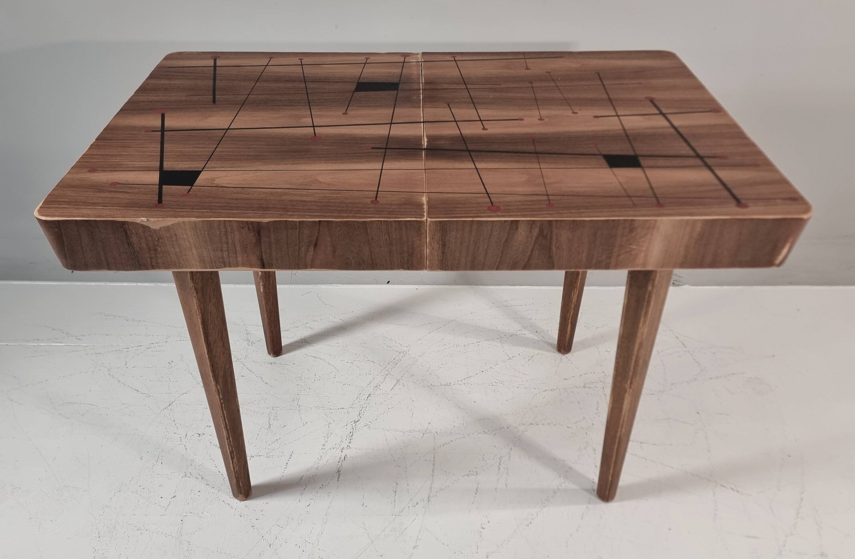 Vintage dining table in walnut, 1970s