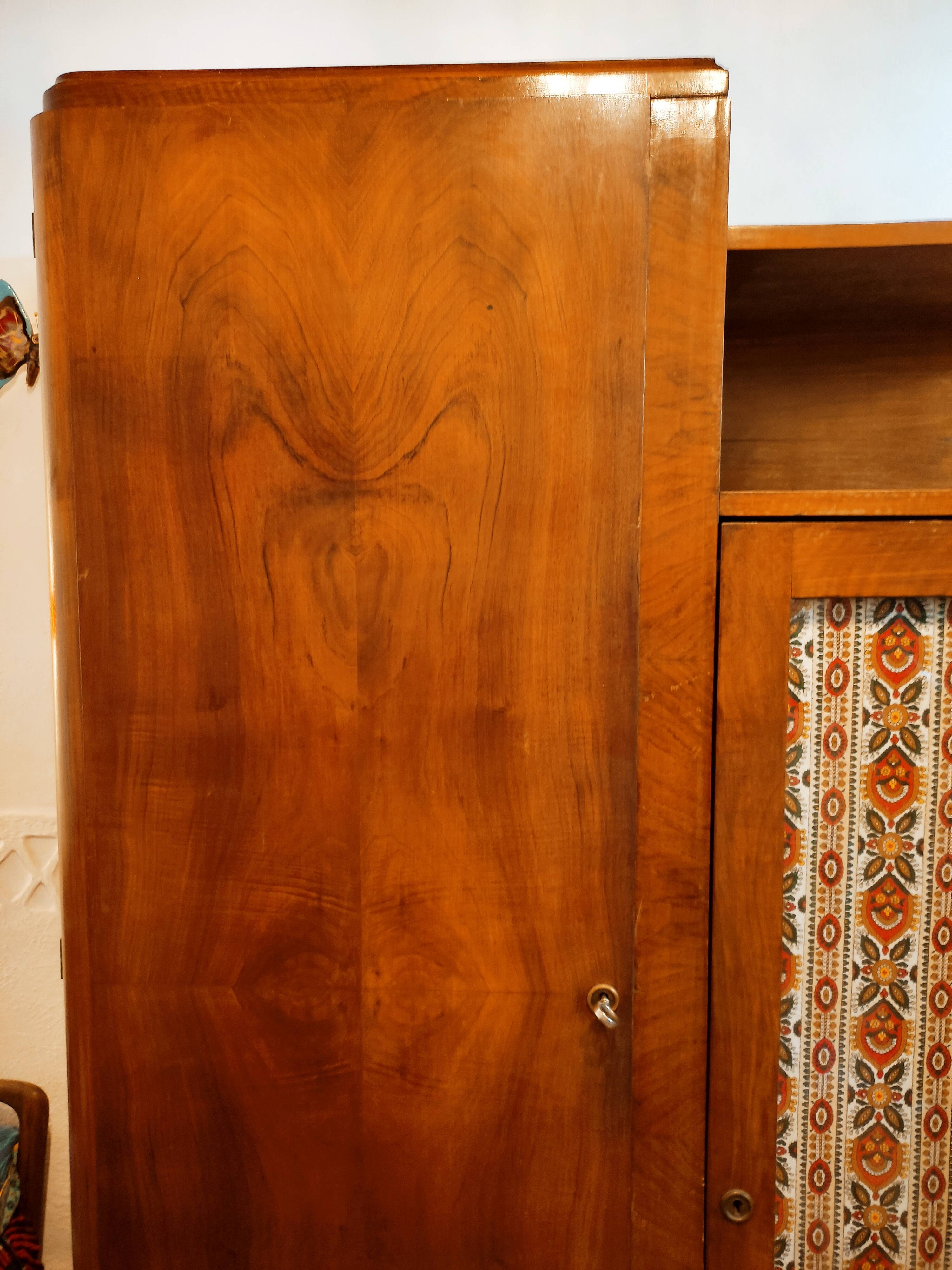 Armoire asymétrique art deco