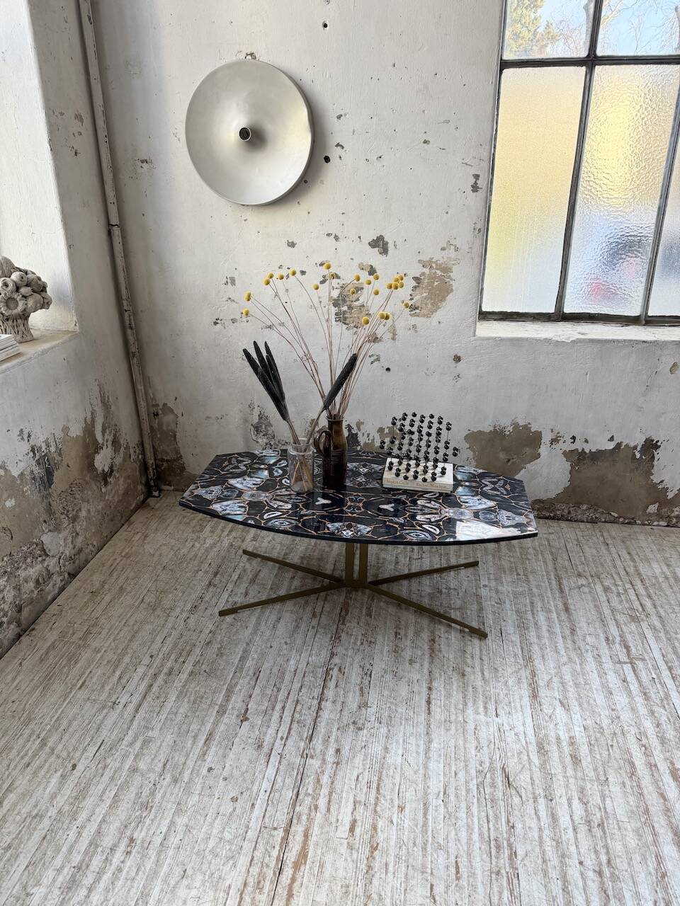 90s coffee table with Agate stone effect.