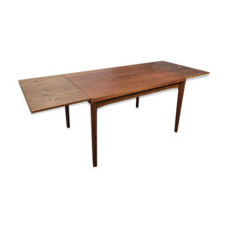 Henning Kjaernulf, Vejle vintage 1960s extendable danish dining table