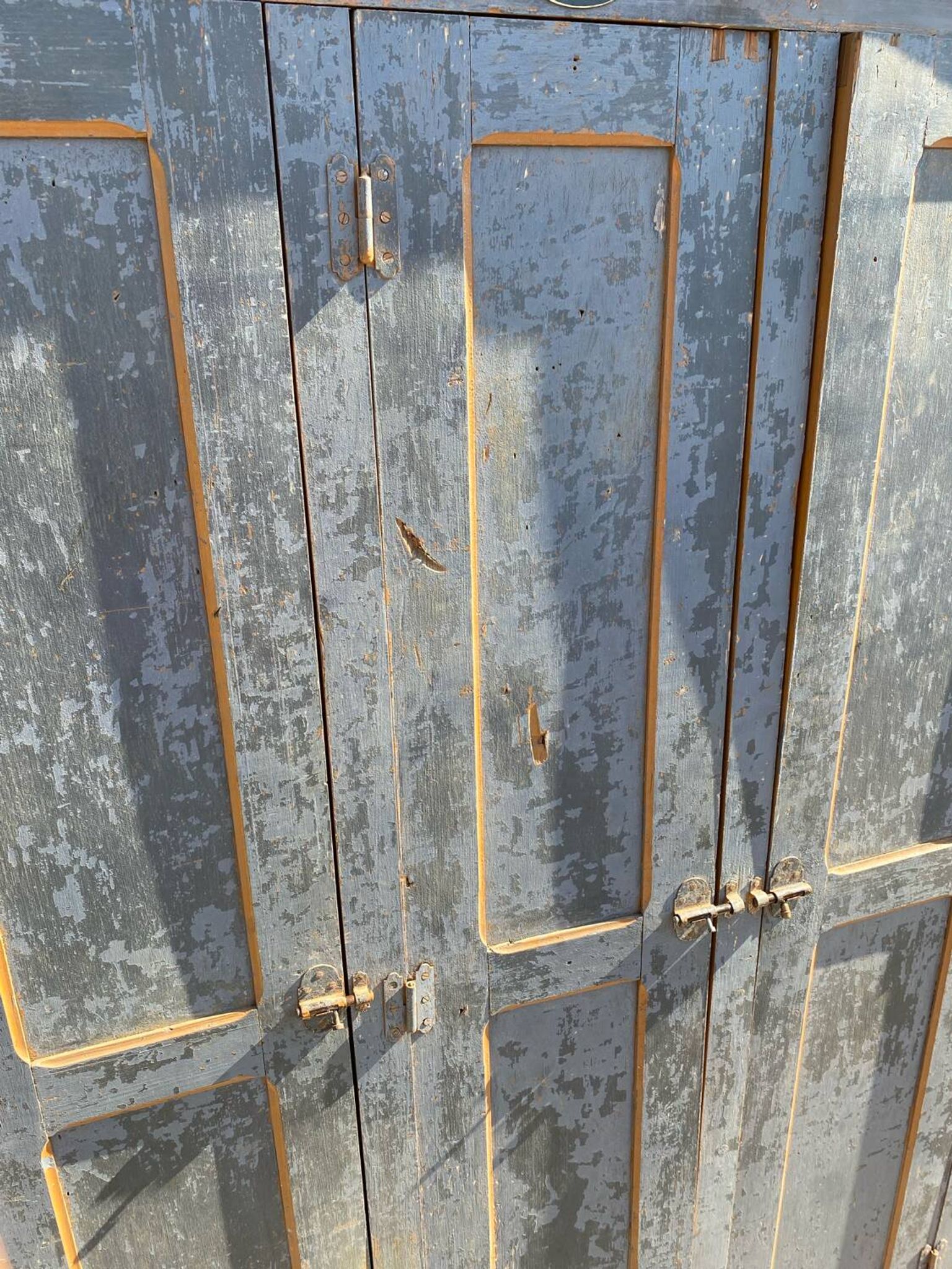 Wooden wardrobe with 3 doors