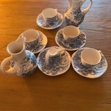 Set of 5 cups and under cups and 2 carafons in Gien porcelain.