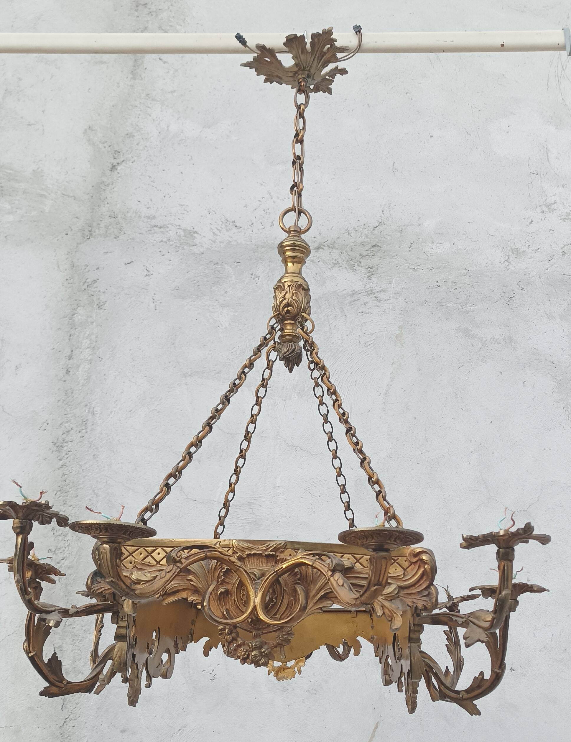Grand lustre en bronze Louis XV Rocaille | Selency