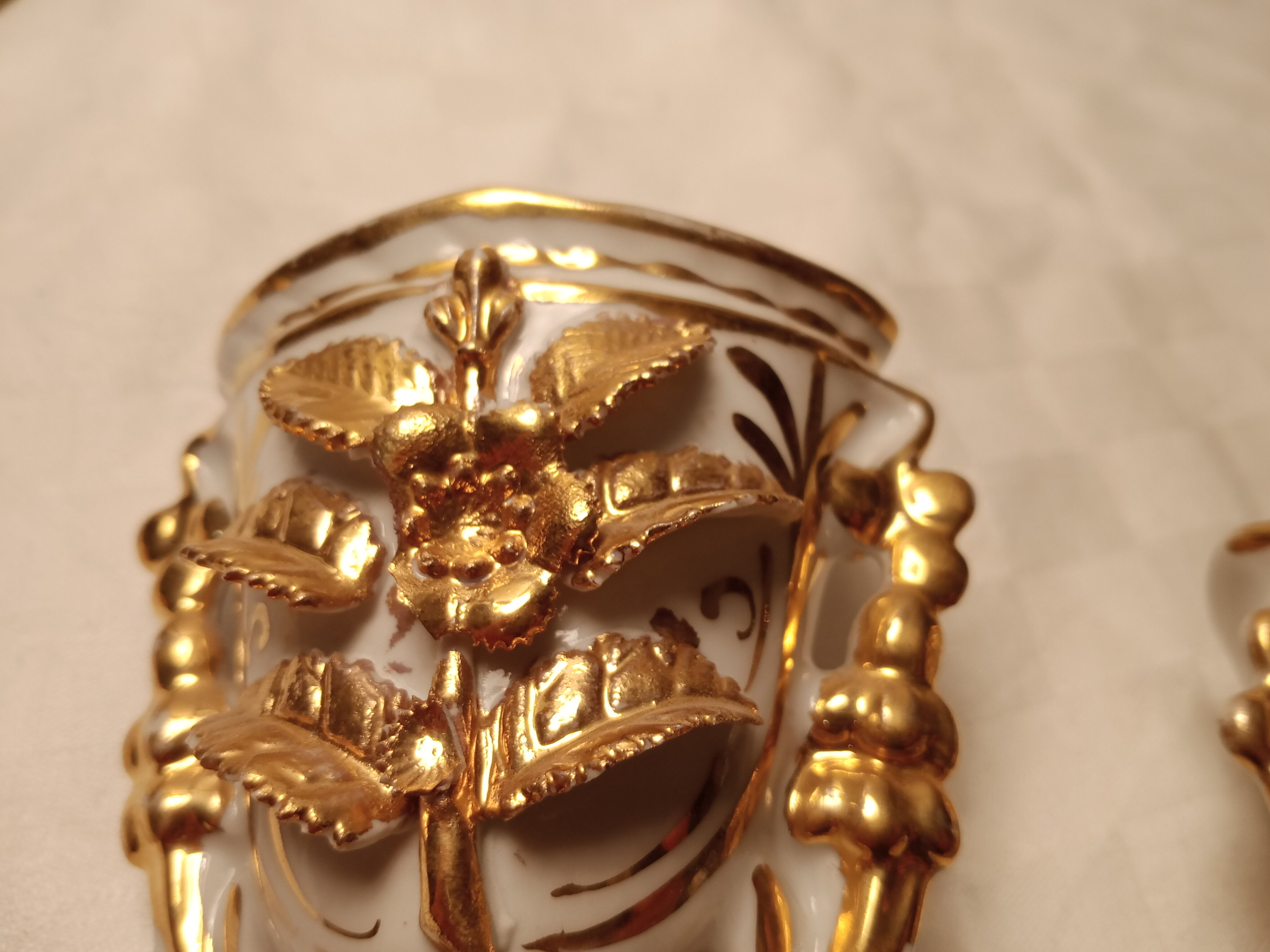 Pair of porcelain vases of bets at the end of 19th