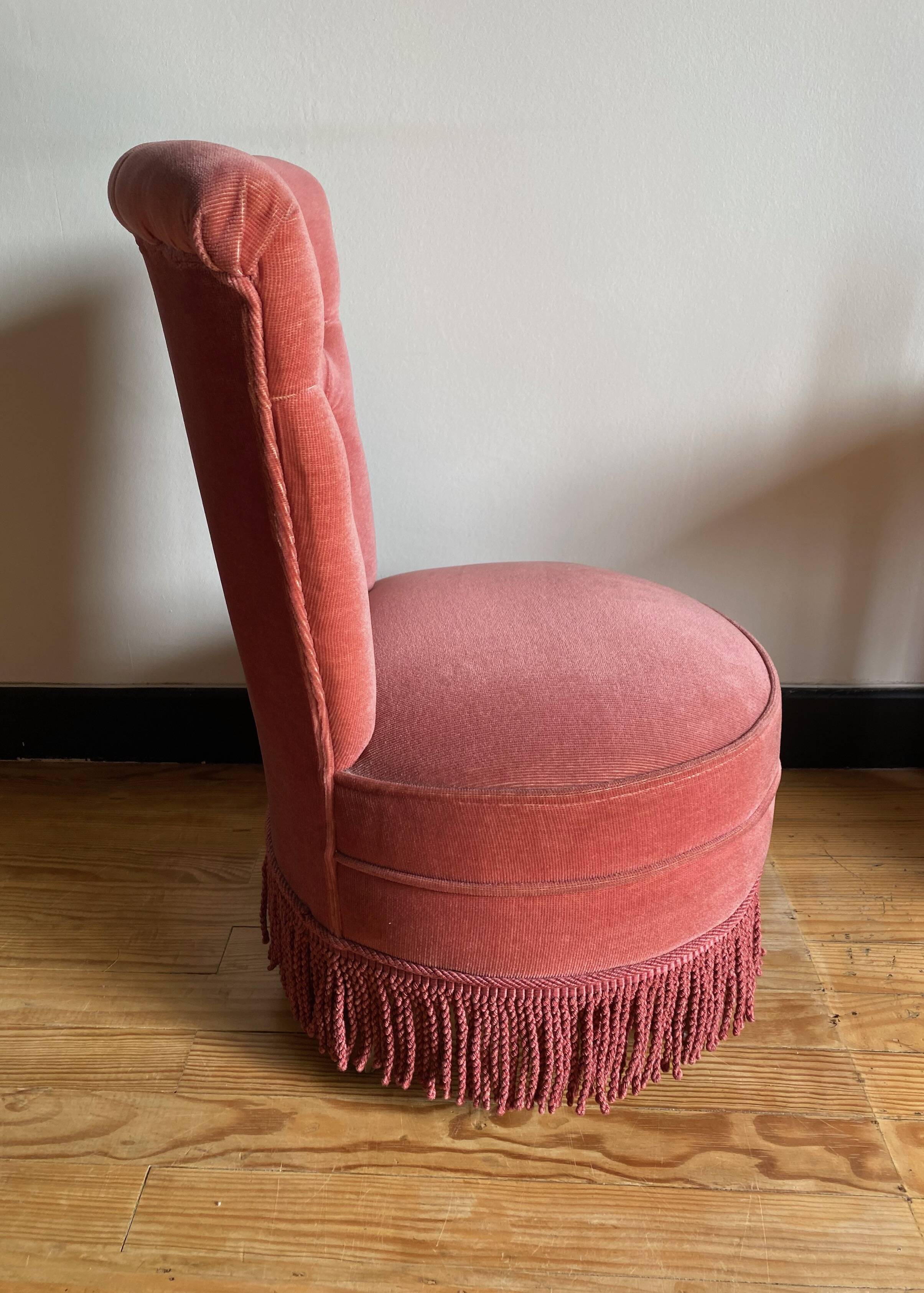 Mariette pink toad fireside chair