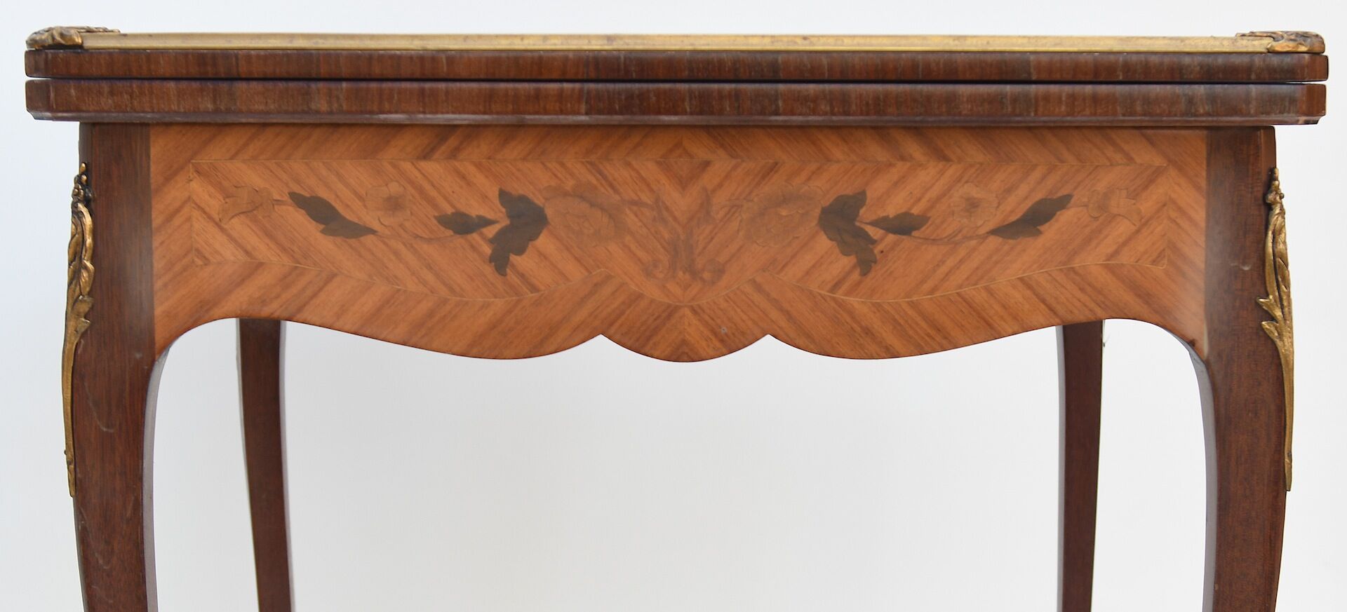 Table play in marquetry