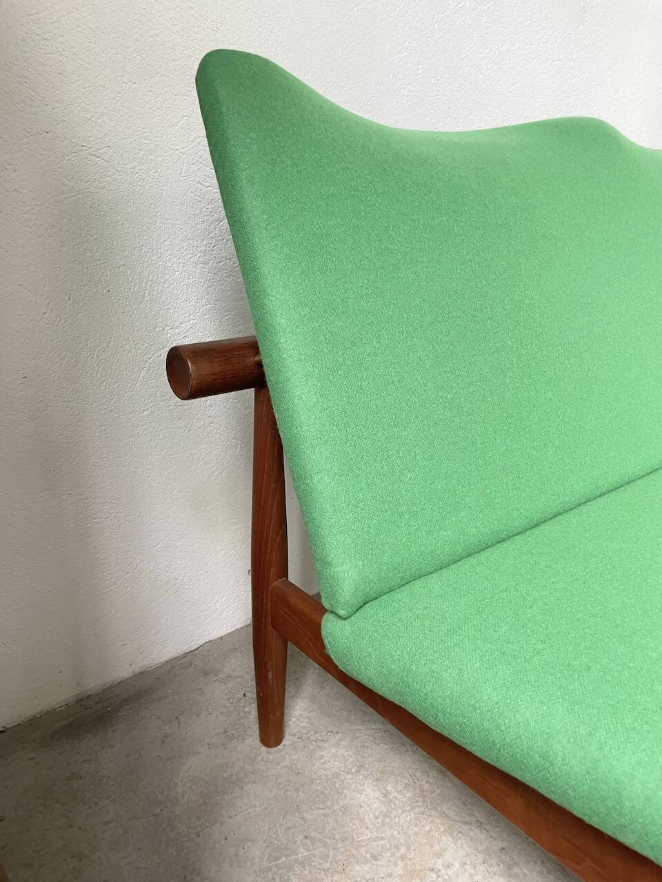 Finn Juhl three-seater bench “Japan” model France & Son