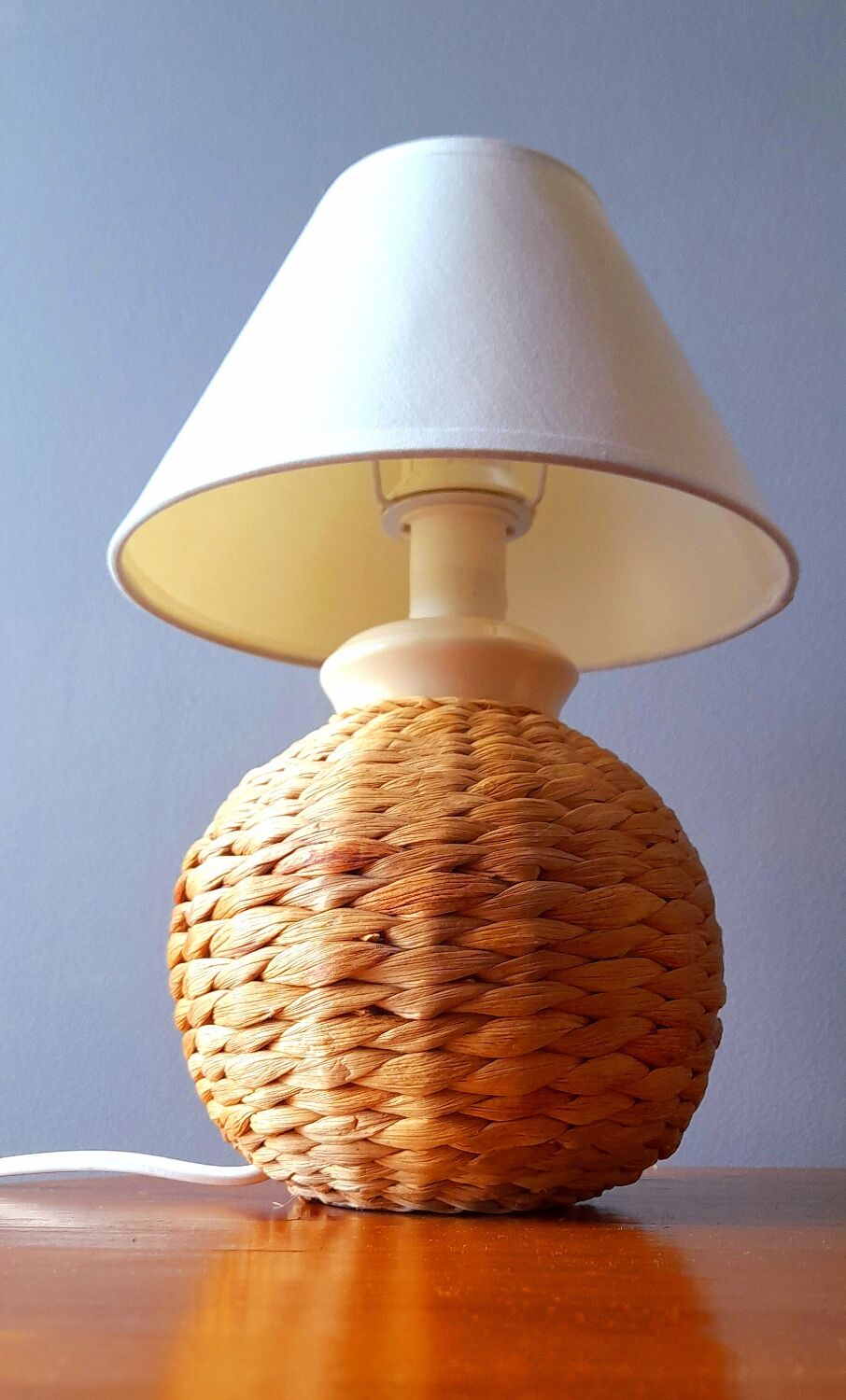 Pair of lamps in braided vegetable fiber