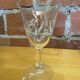 11 verres à pied à vin et eau en verre décor gravé vintage