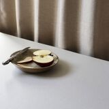 7 assiettes en grès moucheté