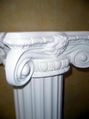 Ionnic column in armed platre