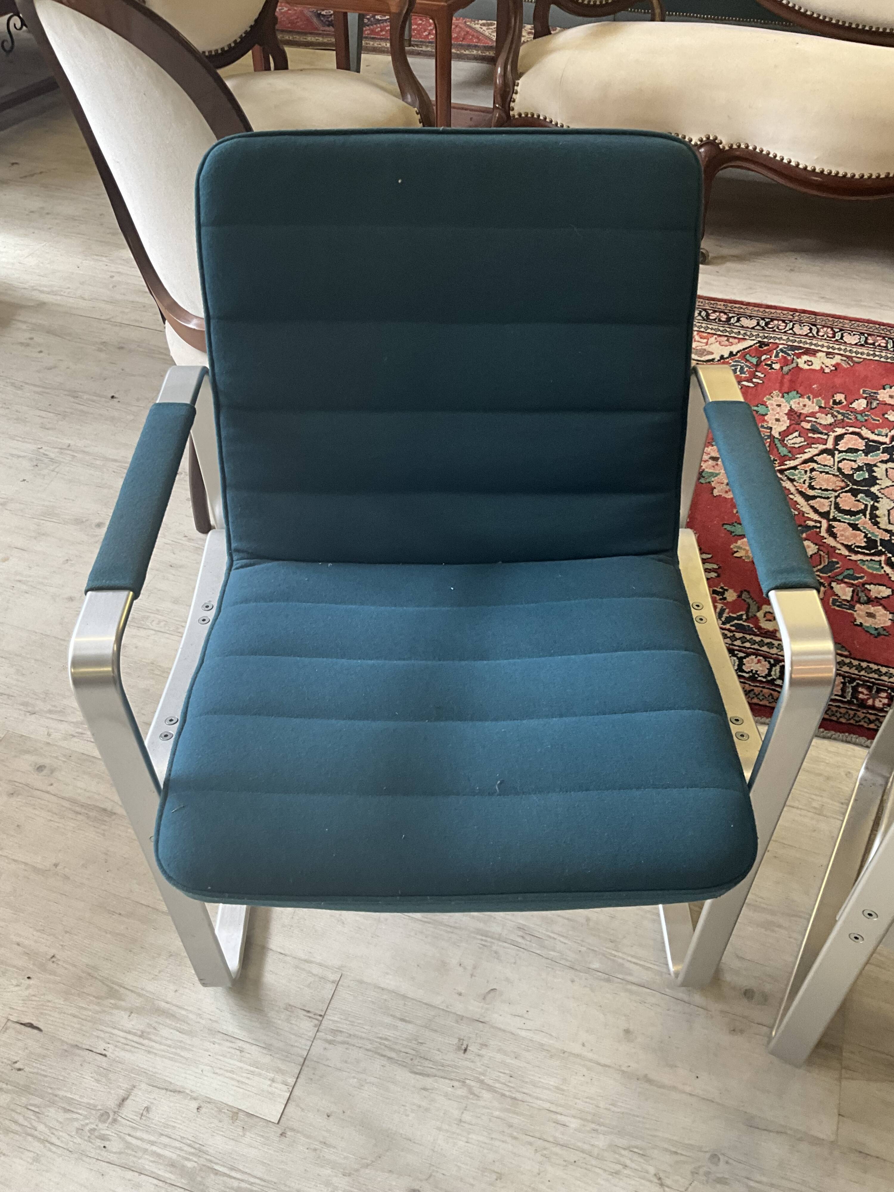 Paire de fauteuils par Karl Erik Ekselius