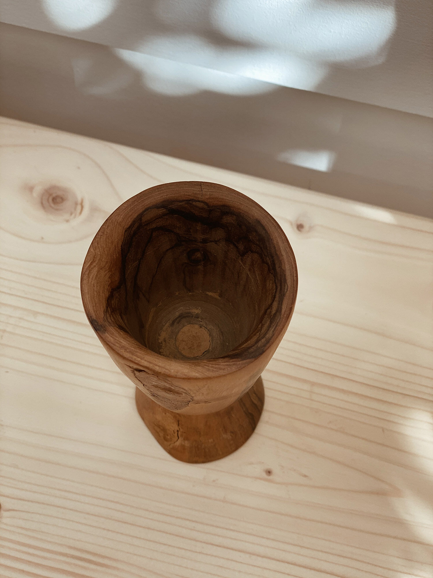 Vase en bois