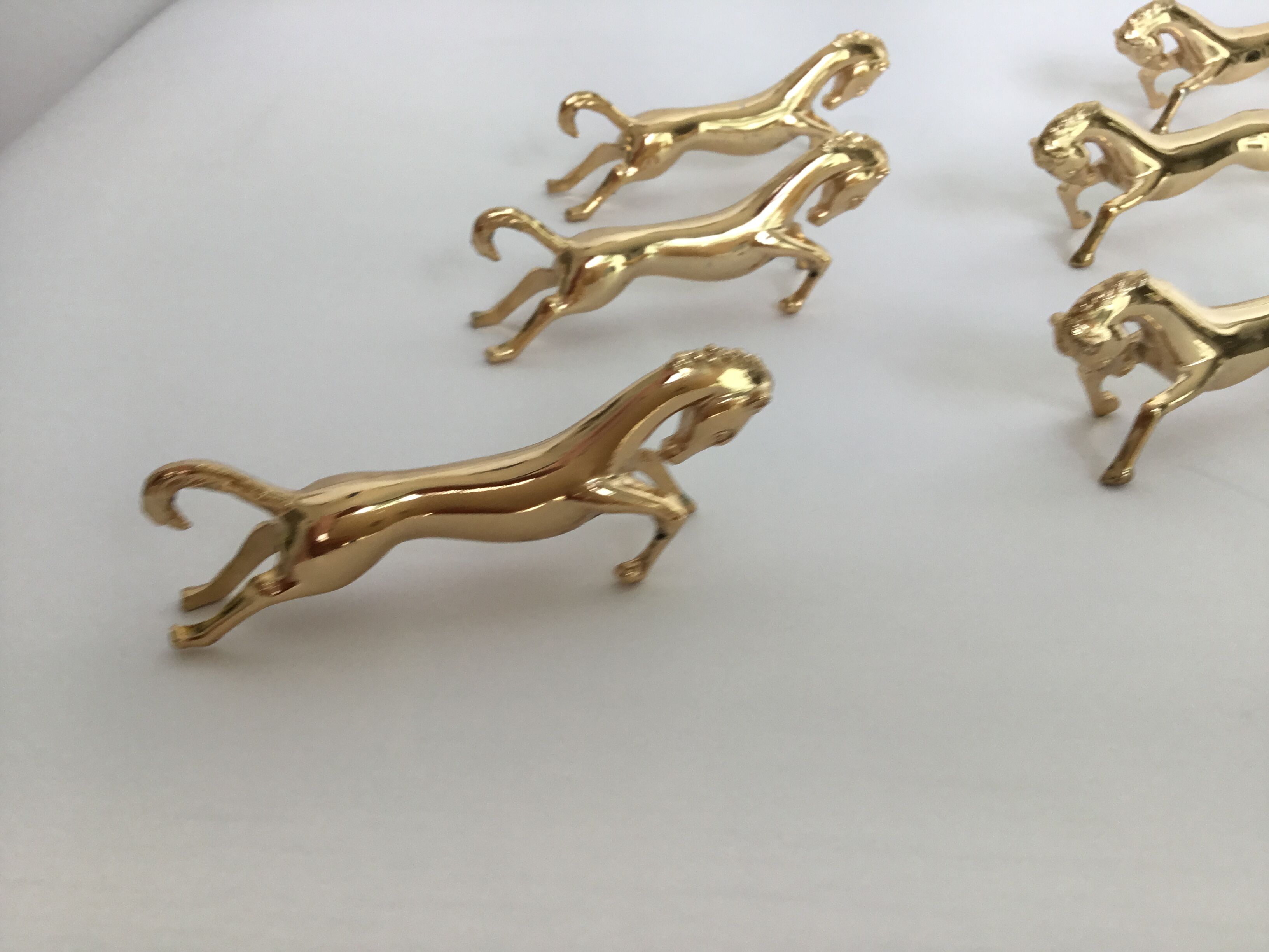 6 golden knife holder