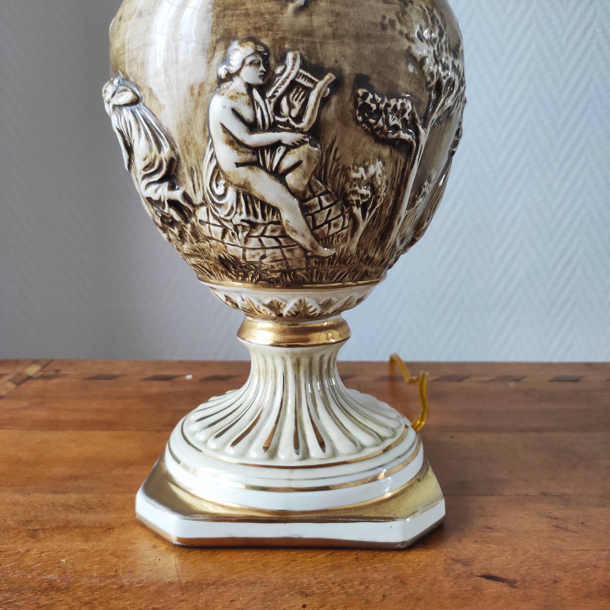 Italian Capodimonte porcelain lamp