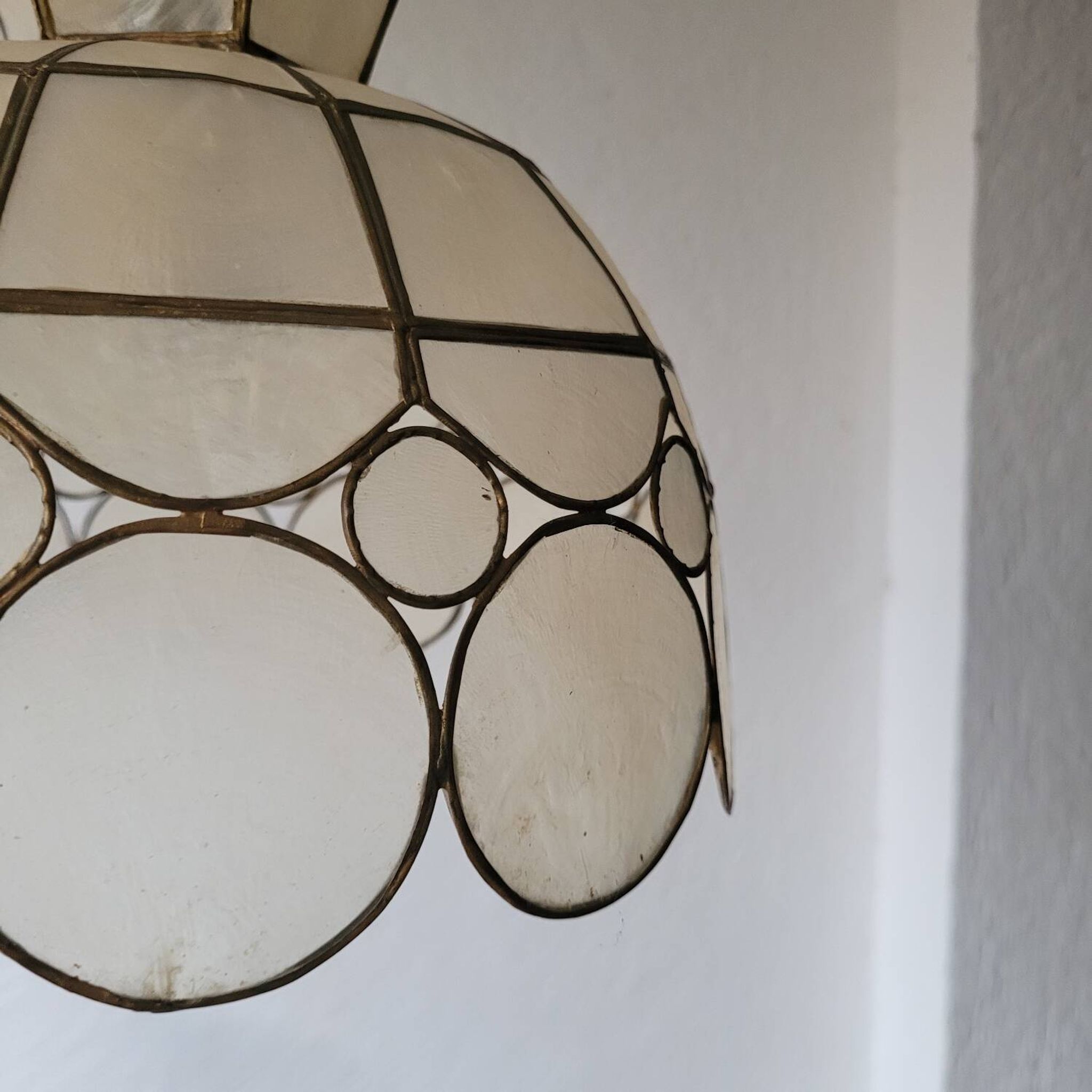 Suspension Corolle en Nacre Capiz & Laiton - Vintage 1970