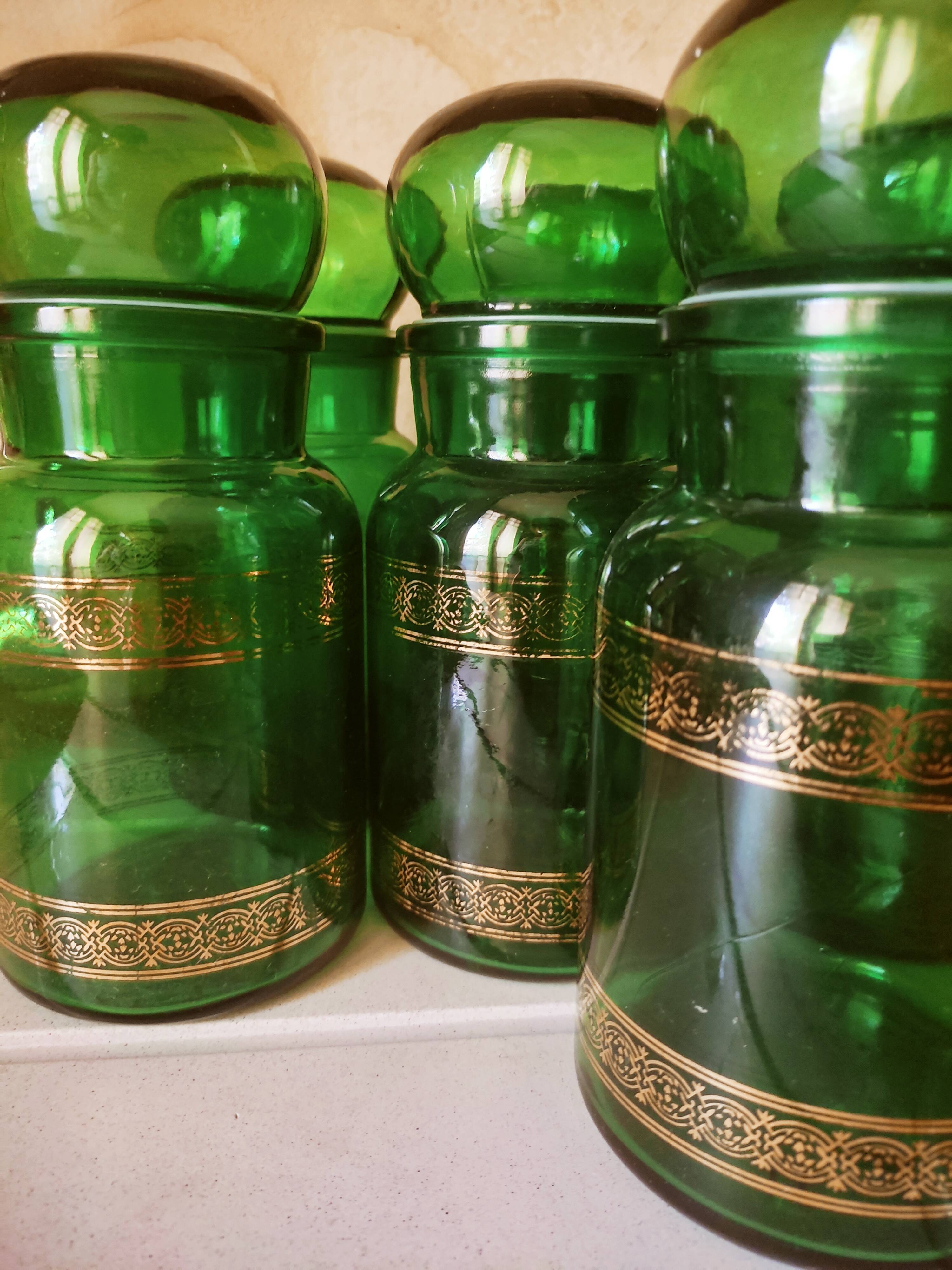 6 vials of apothecary