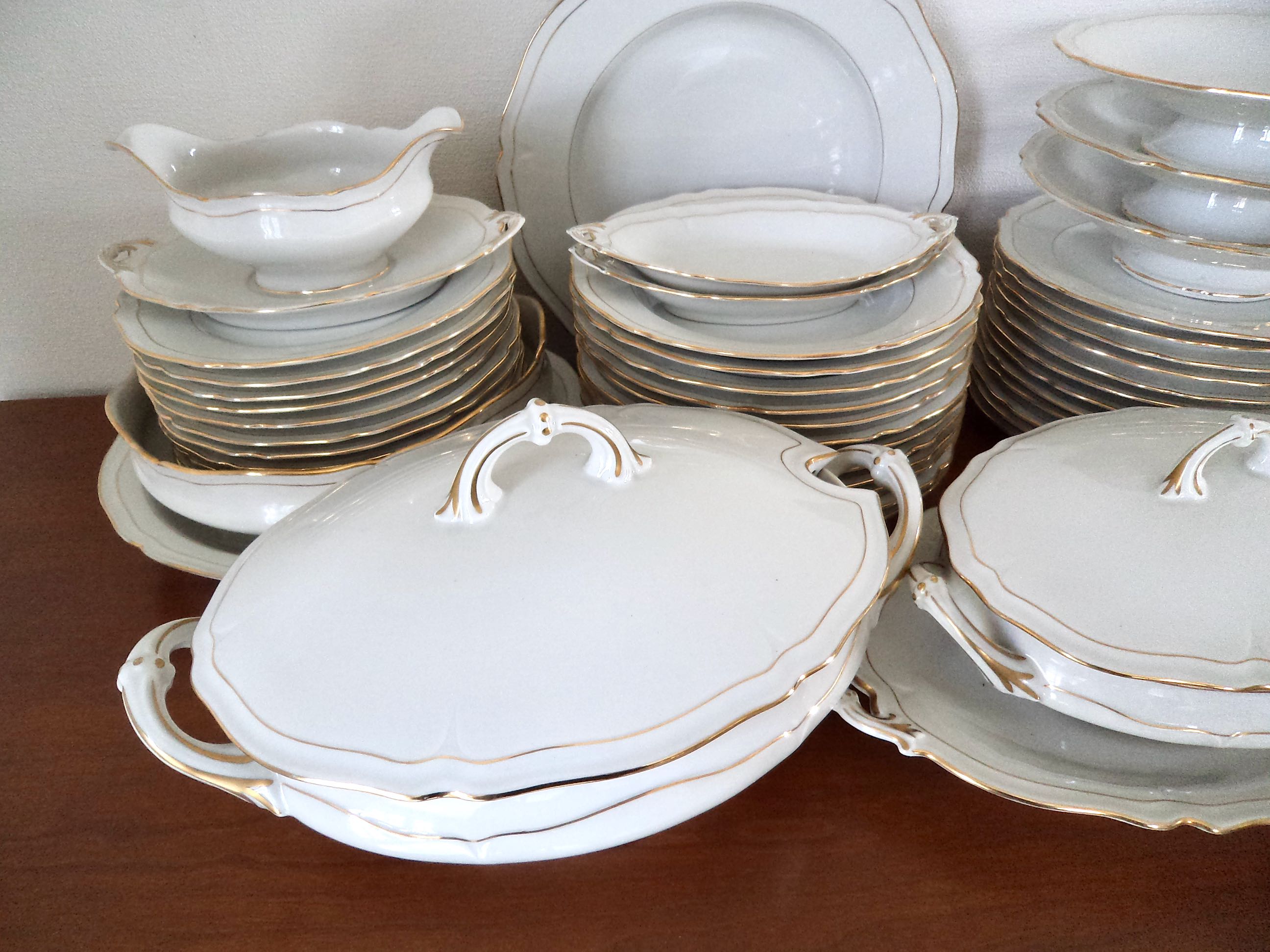 Porcelain plates for 12 people 48 pieces