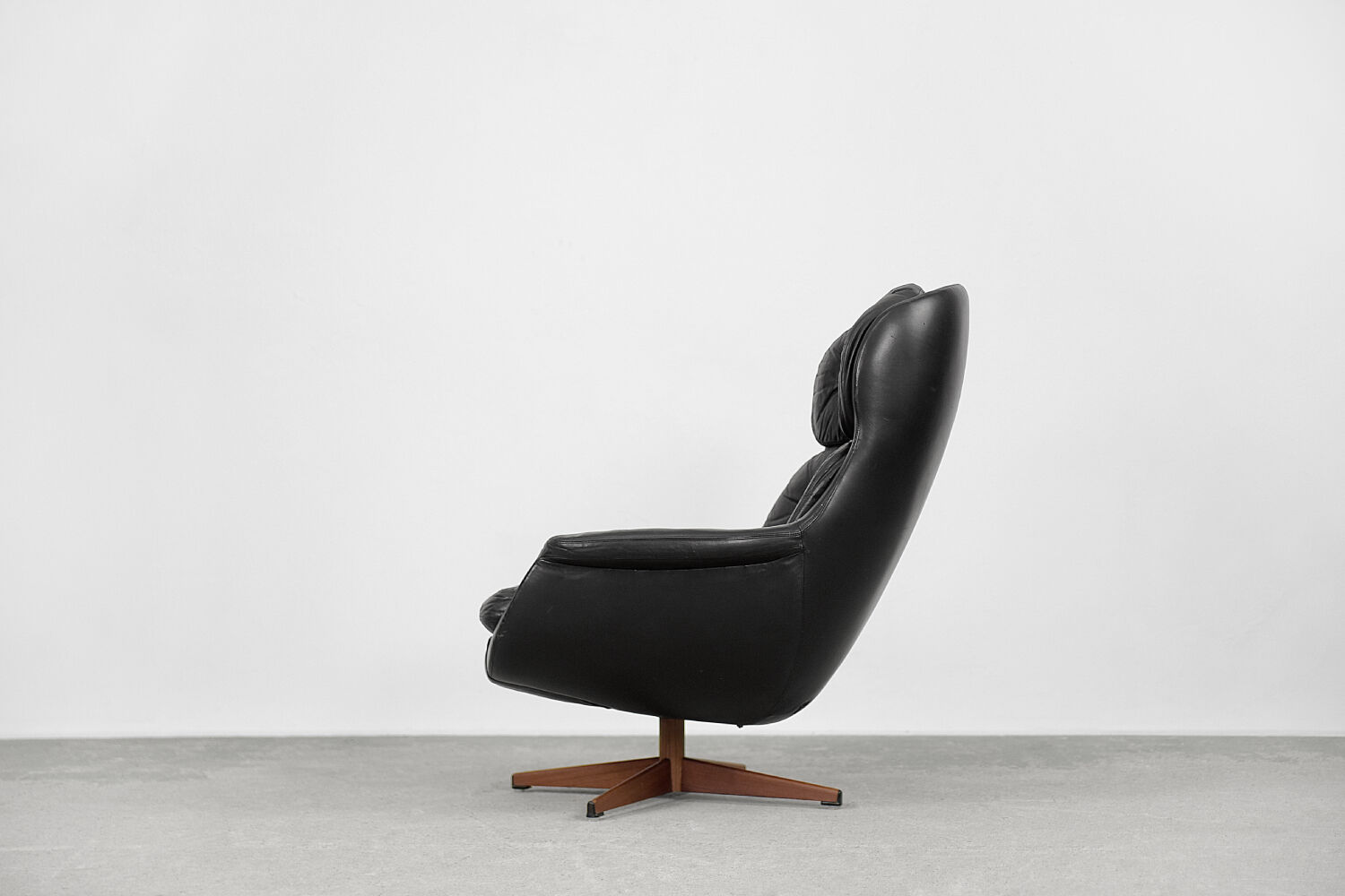 Swedish Modernist Leather Swivel Lounge Chair from Selig Imperial, 1970s