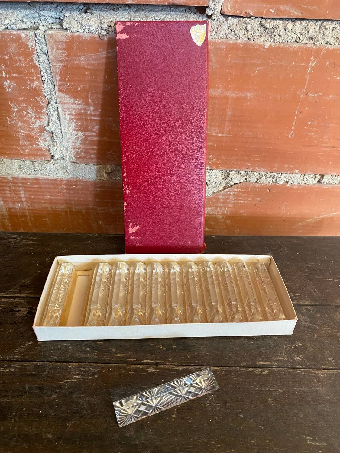 Set of 12 vintage bayel moulded crystal knife rests made in france