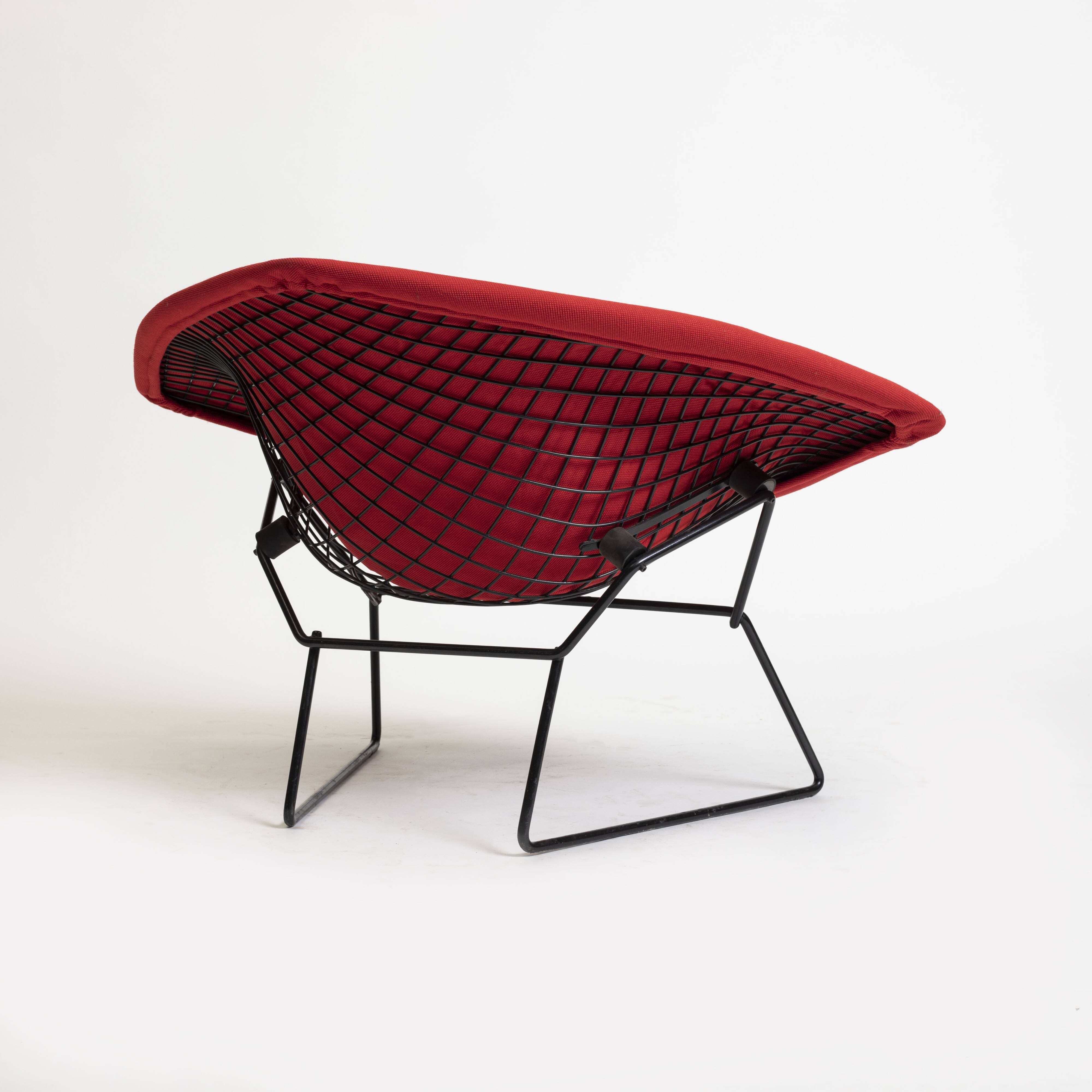 Large diamond chair by Harry Bertoia for Knoll, reupholstered. Circa 1960s