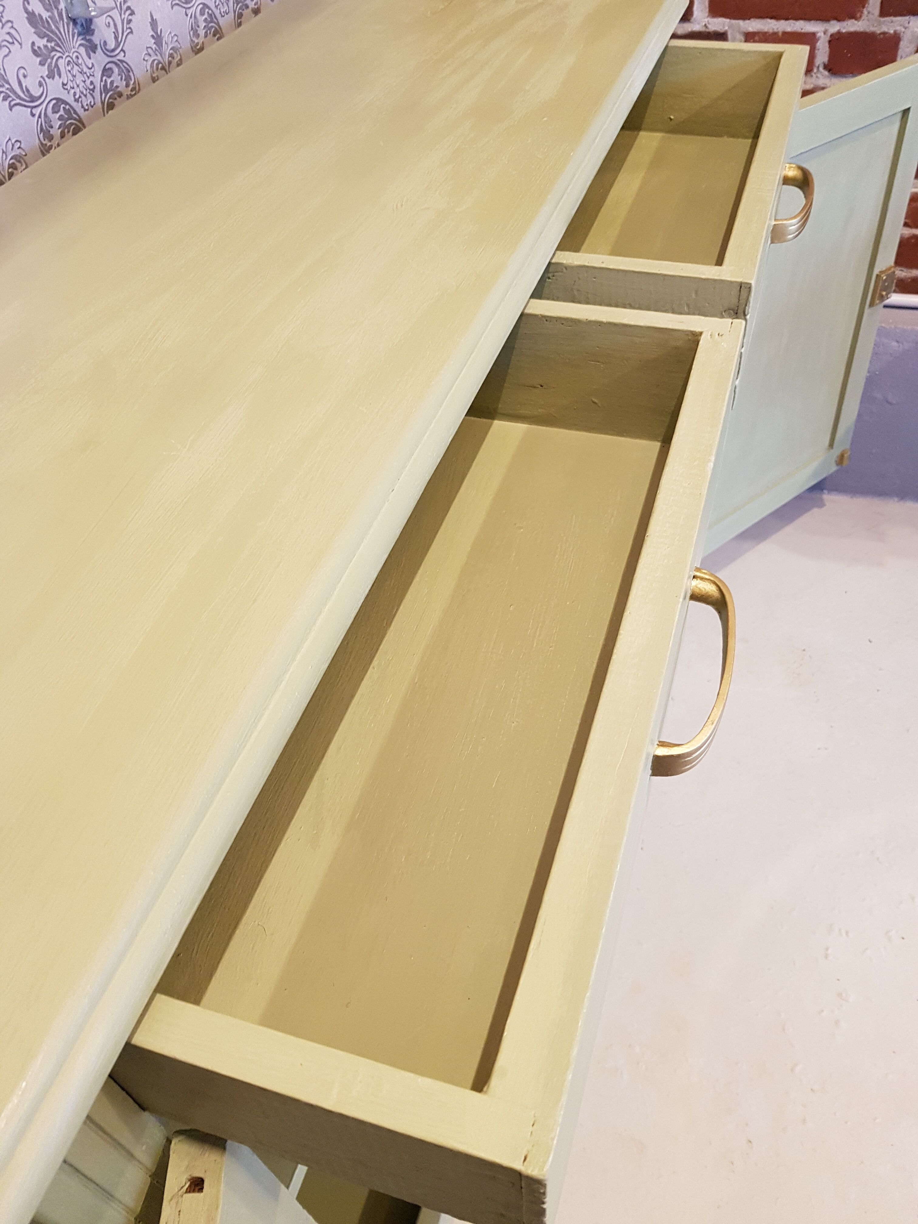 Low wood sideboard 2 doors