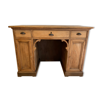 Large desk